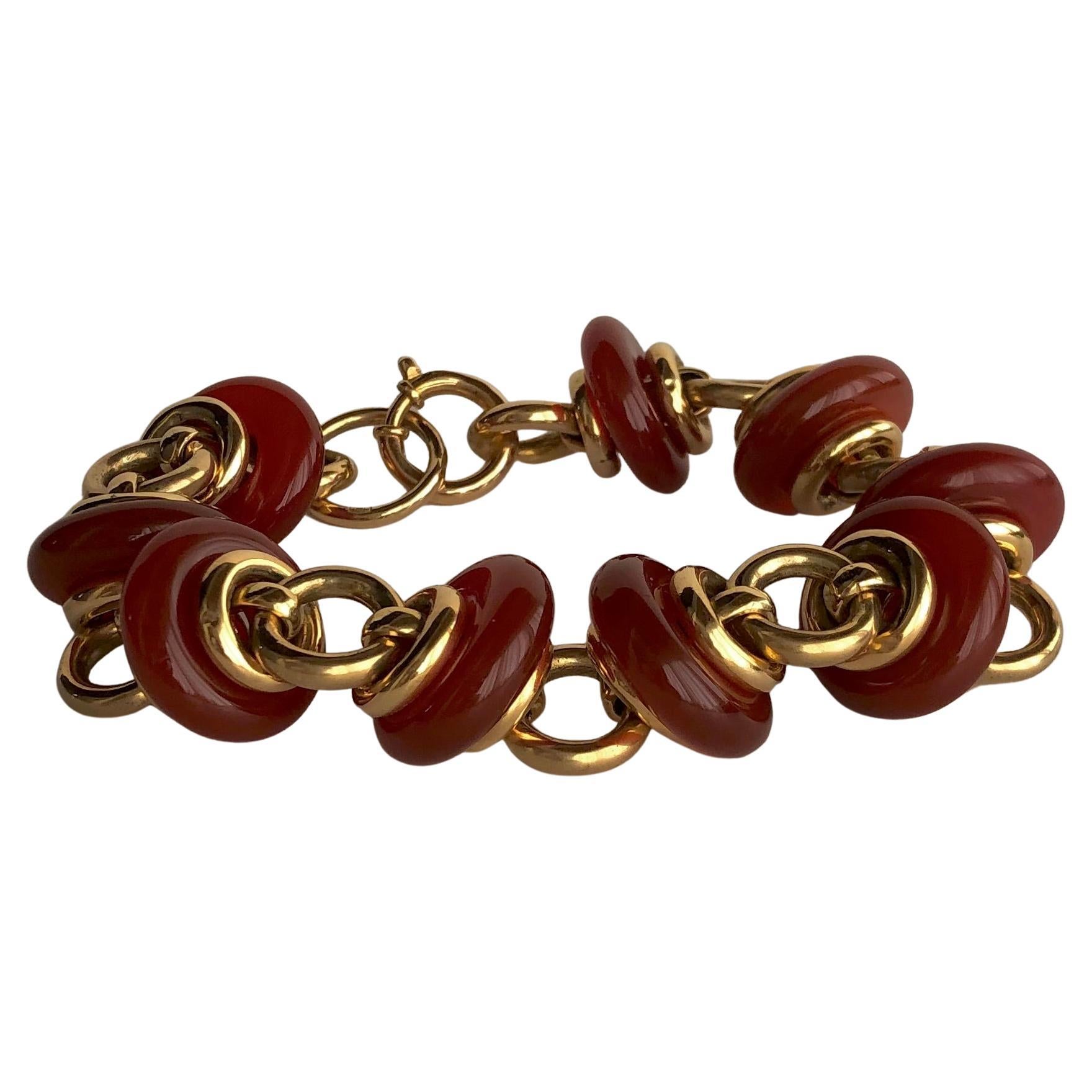 Directly form the fifties, a stunning bracelet in 18 Karat yellow gold, alternating  gold links with 9 cornelian  elements in a simple and smart manner. The bracelet is 23 cm long. 
The 9 cornelians are of a beautiful hue colour and are perfectly