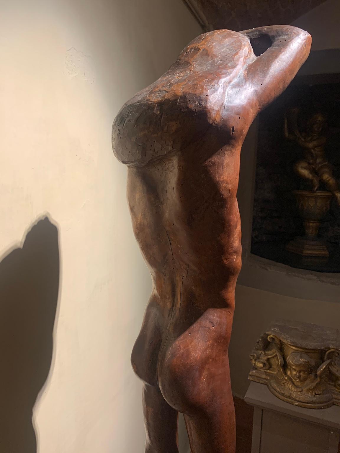 Scultura figurativa toscana in legno ritratto maschile del novecento - Figurative Sculpture Brown di CORNELIO PALMERINI