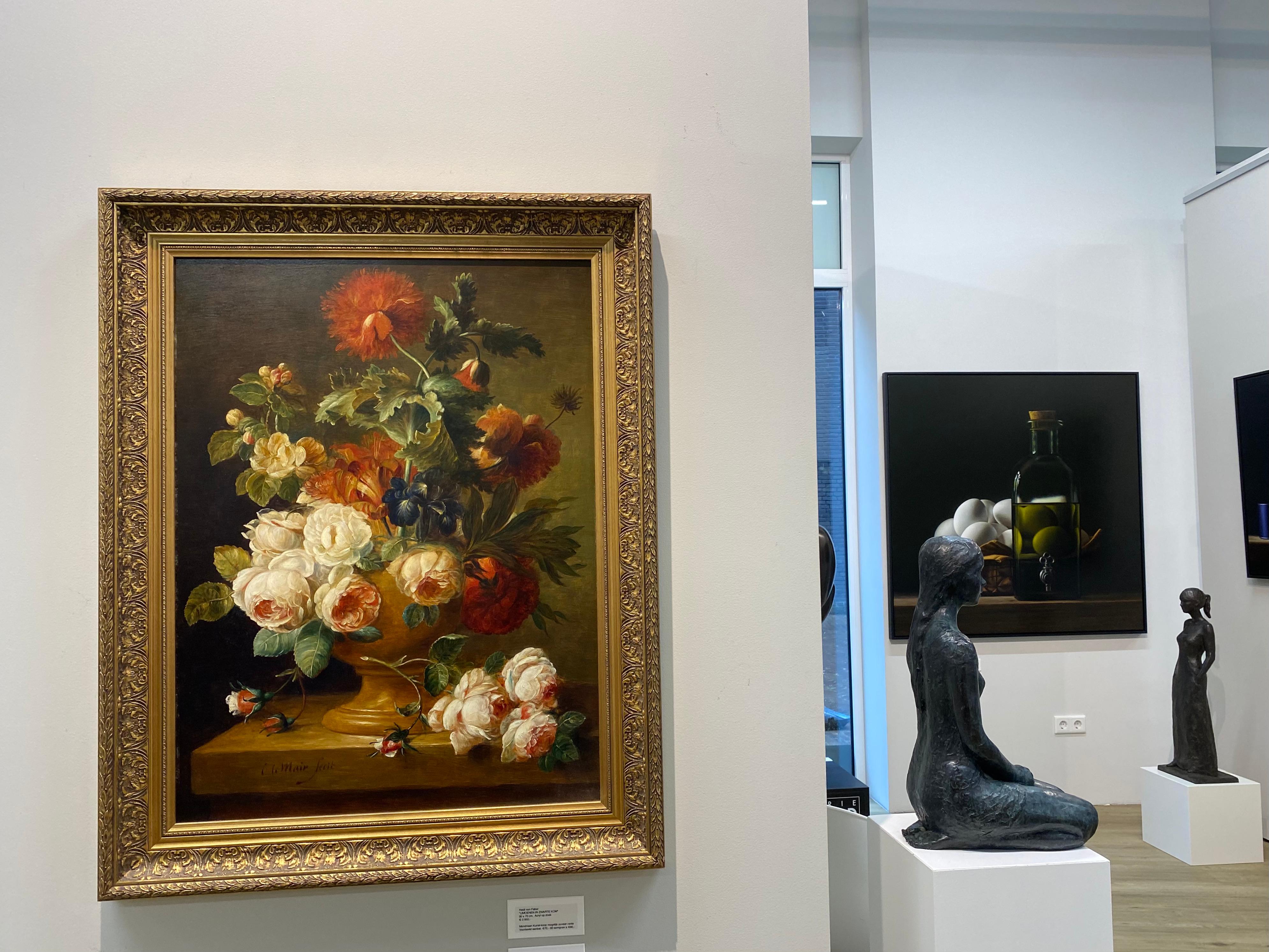 Nature morte aux fleurs dans un vase - Peinture à l'huile contemporaine du 21e siècle - Marron Figurative Painting par Cornelis Le Mair