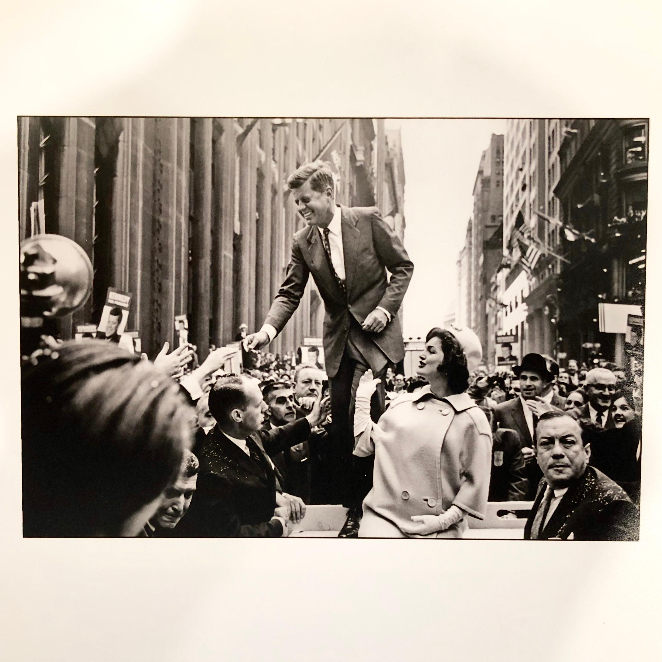 Black and White Photograph Cornell Capa - John F. Kennedy en train de Campaigner, NYC, USA, 1960