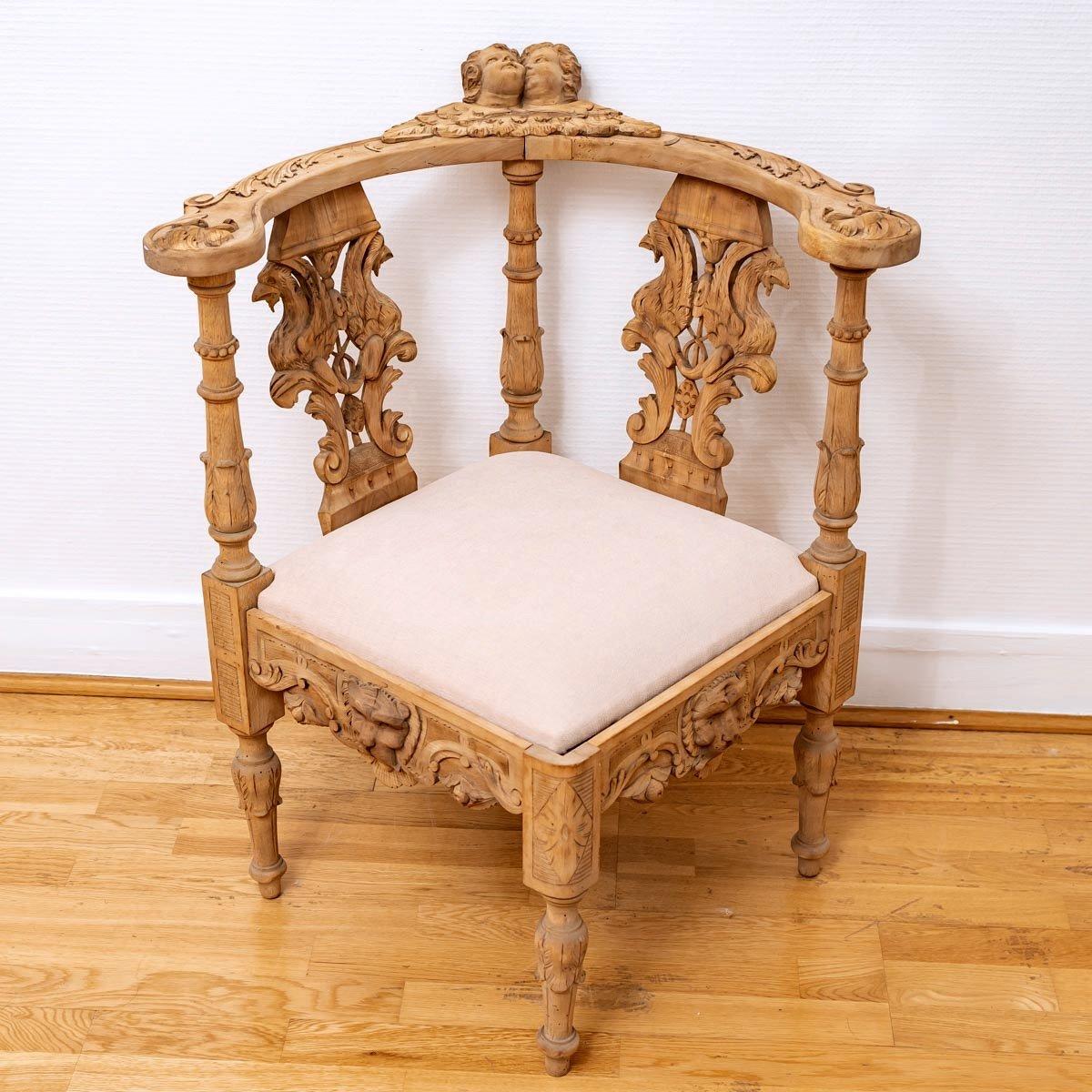 Renaissance Corner Armchair - Solid Walnut - Decors Aux Putti - Neo-renaissance - Period: XI