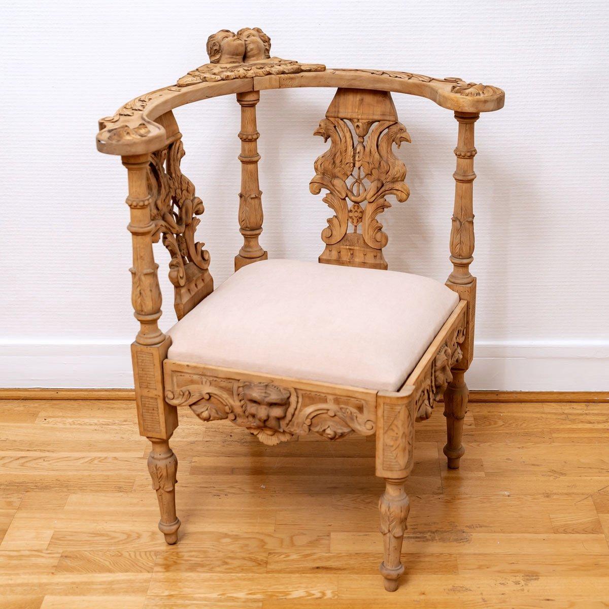 19th Century Corner Armchair - Solid Walnut - Decors Aux Putti - Neo-renaissance - Period: XI
