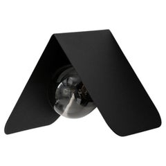 Lampe murale d'angle noire de +kouple