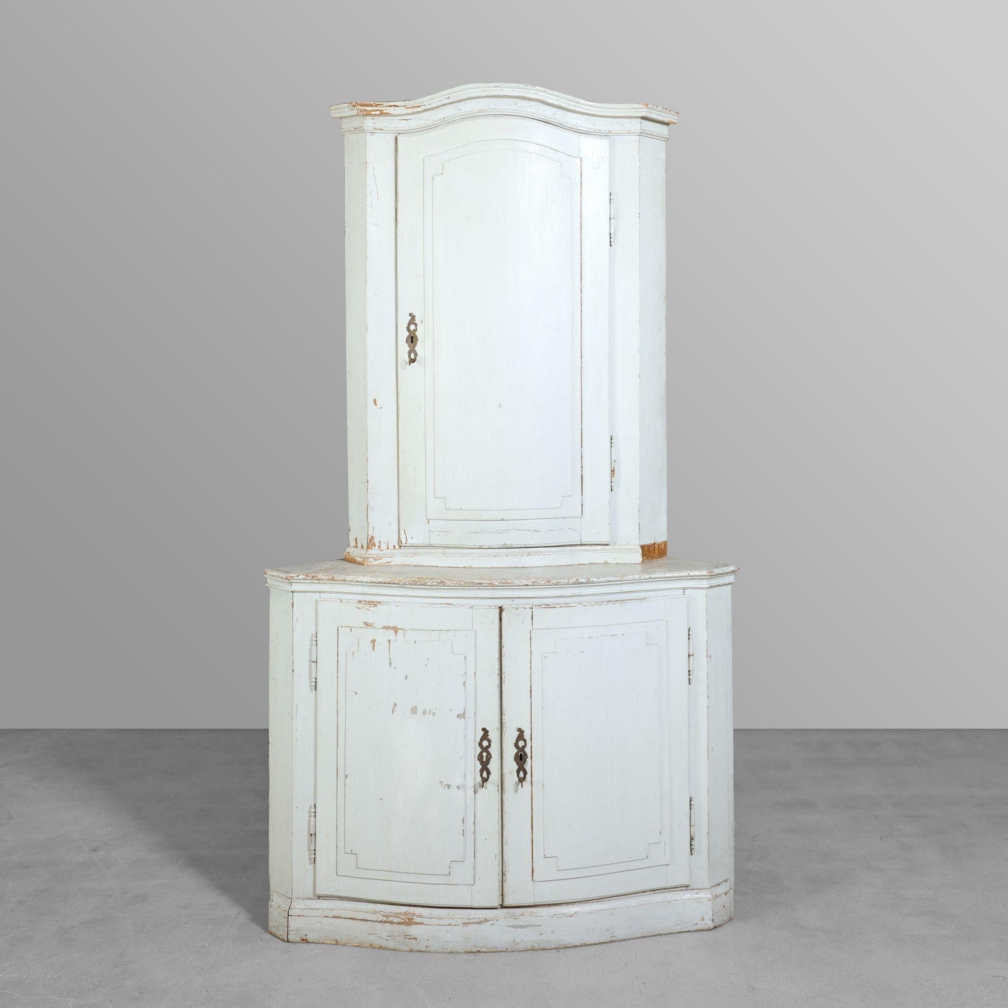 Two tier corner cabinet with great paint and cool inner shelves. Great hardware as well.