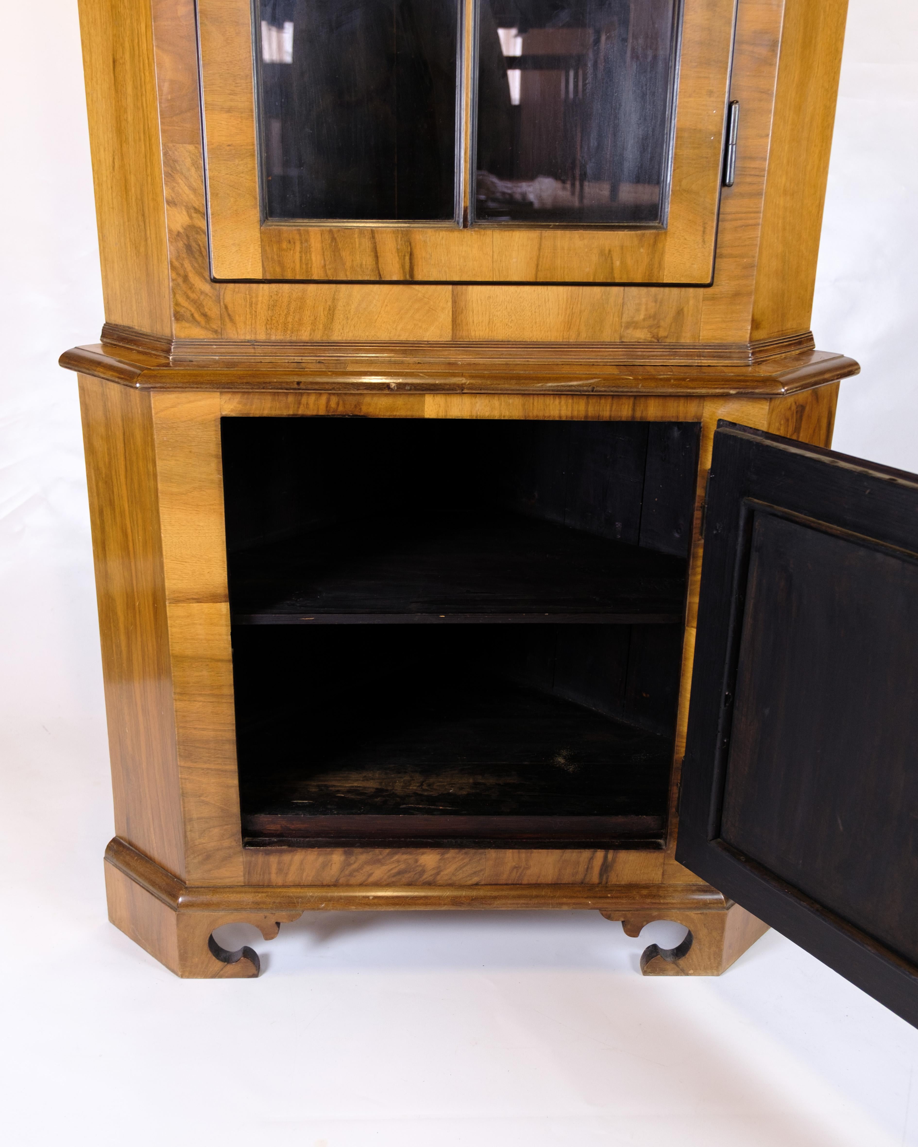 Corner Cabinet In Baroque Style Made In Walnut & Glass Door With Bars en vente 4