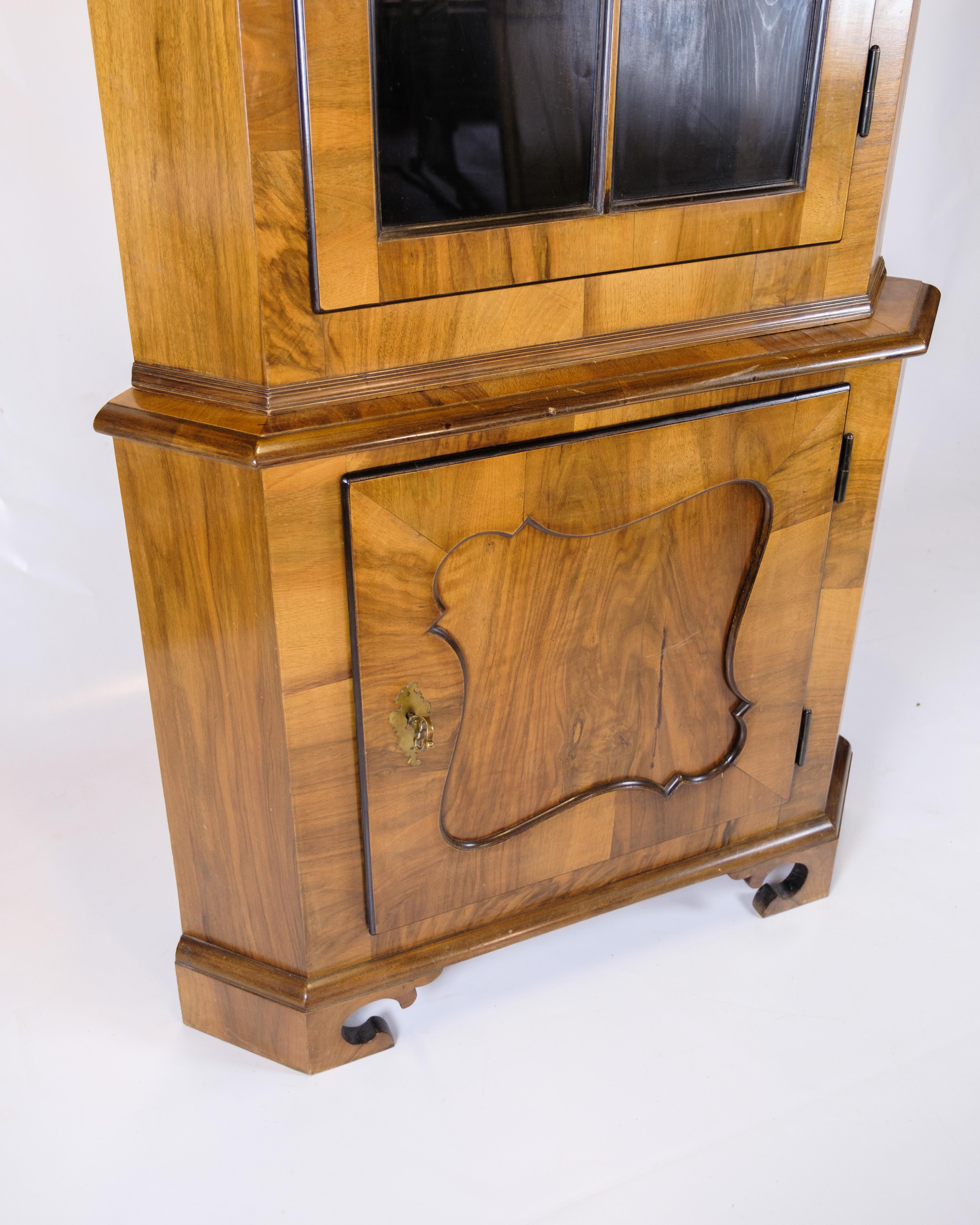 Corner Cabinet In Baroque Style Made In Walnut & Glass Door With Bars en vente 1