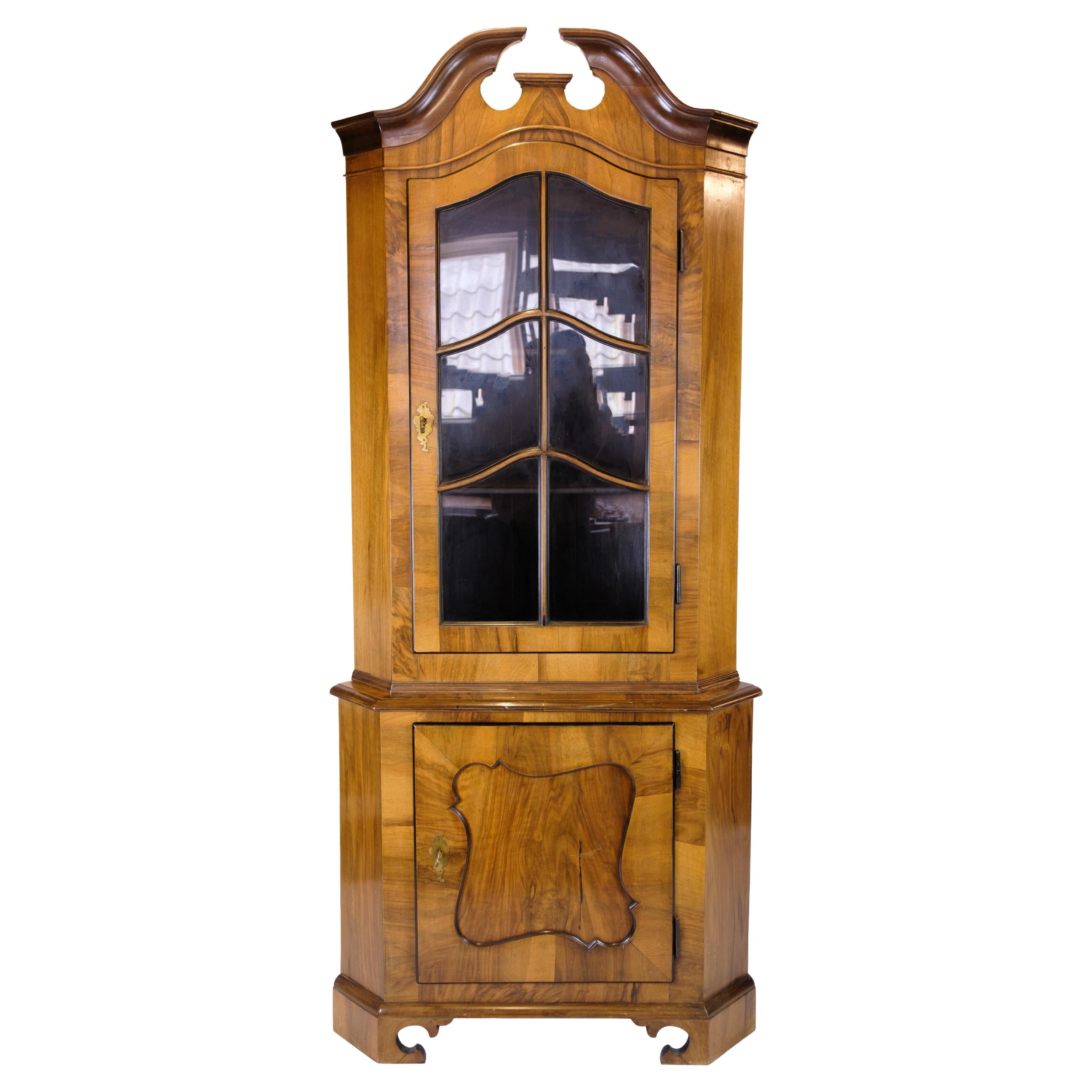 Corner Cabinet In Baroque Style Made In Walnut & Glass Door With Bars en vente