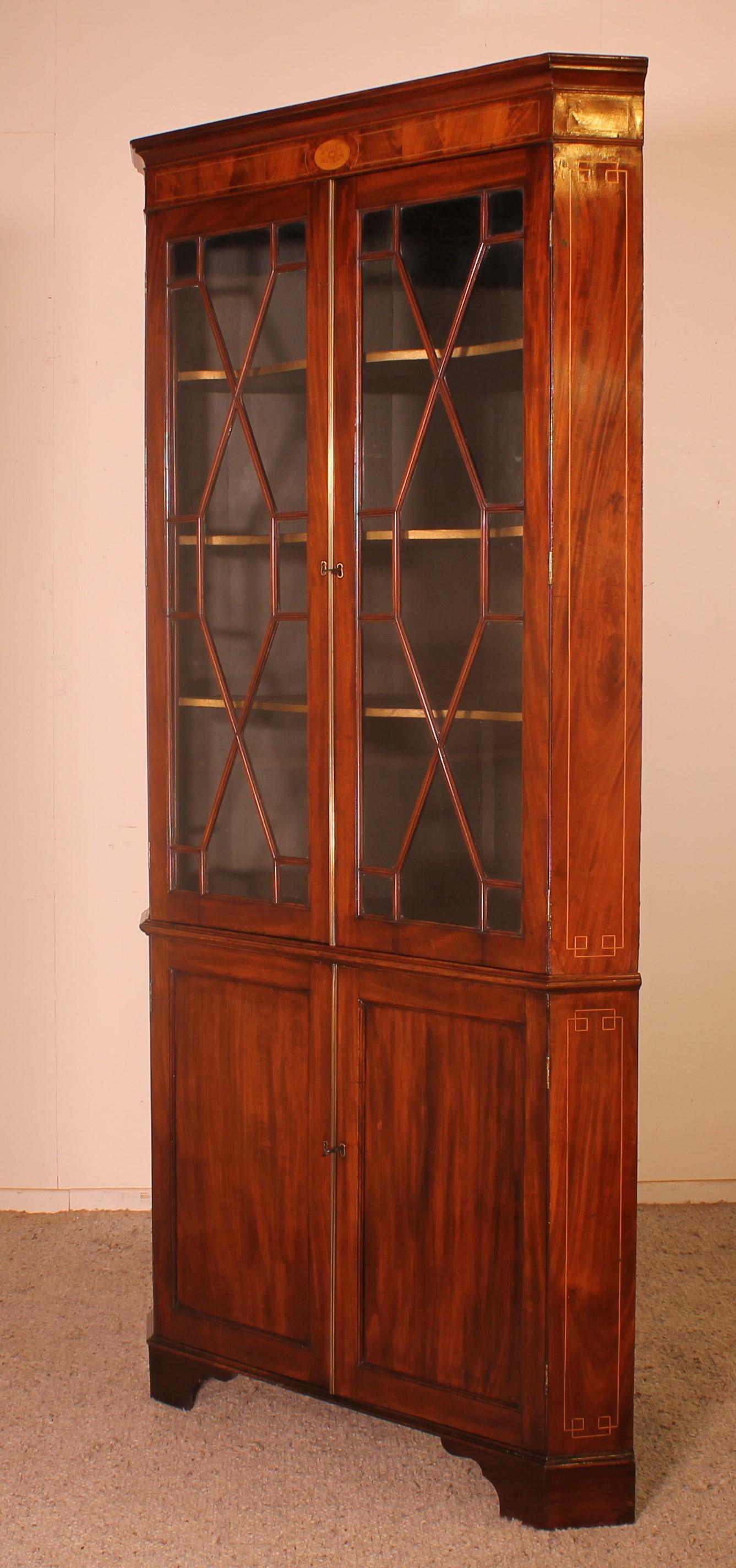 Corner Cabinet in Mahogany, 18th Century, Georgian For Sale 7