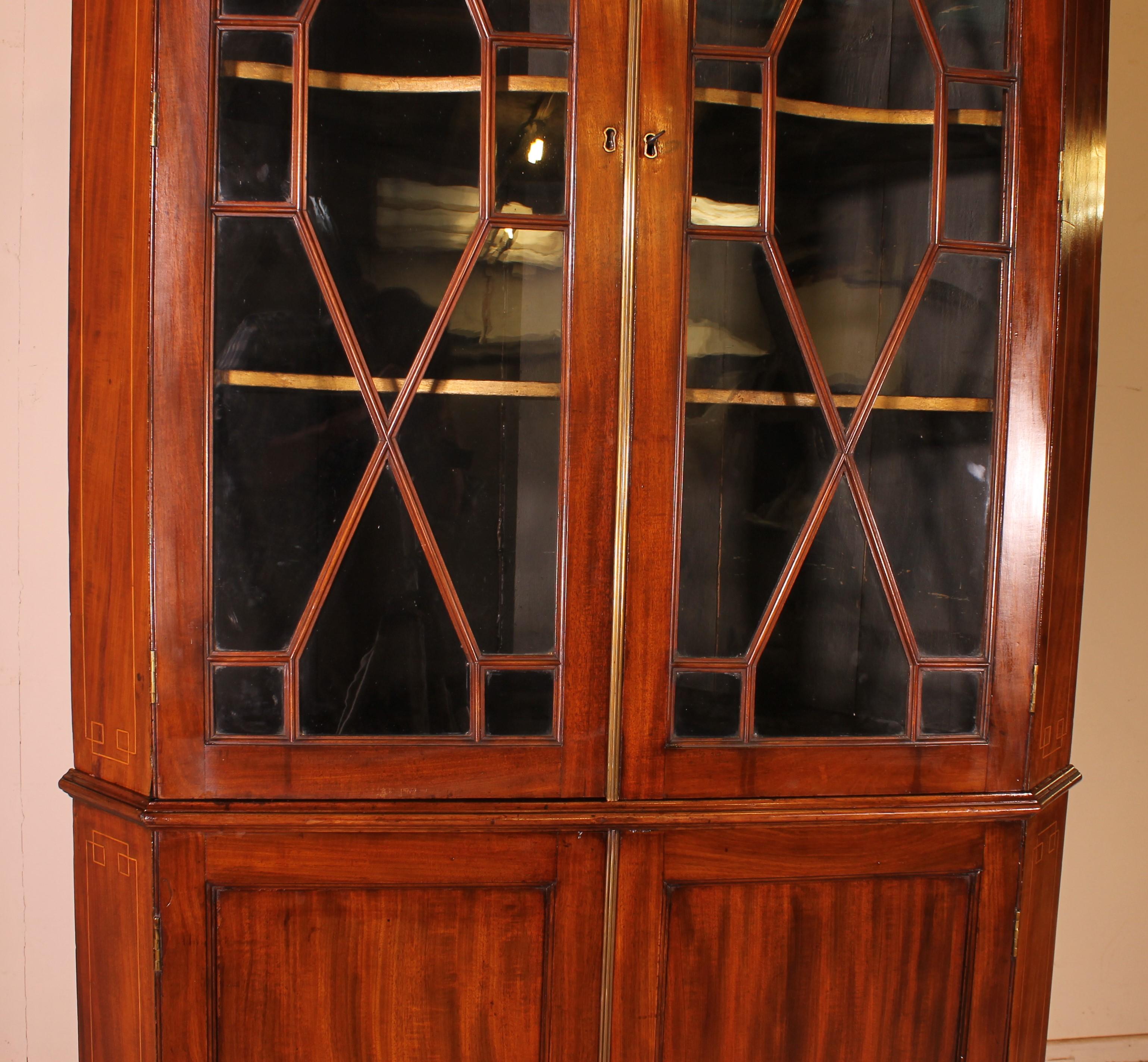 Corner Cabinet in Mahogany, 18th Century, Georgian In Good Condition For Sale In Brussels, Brussels