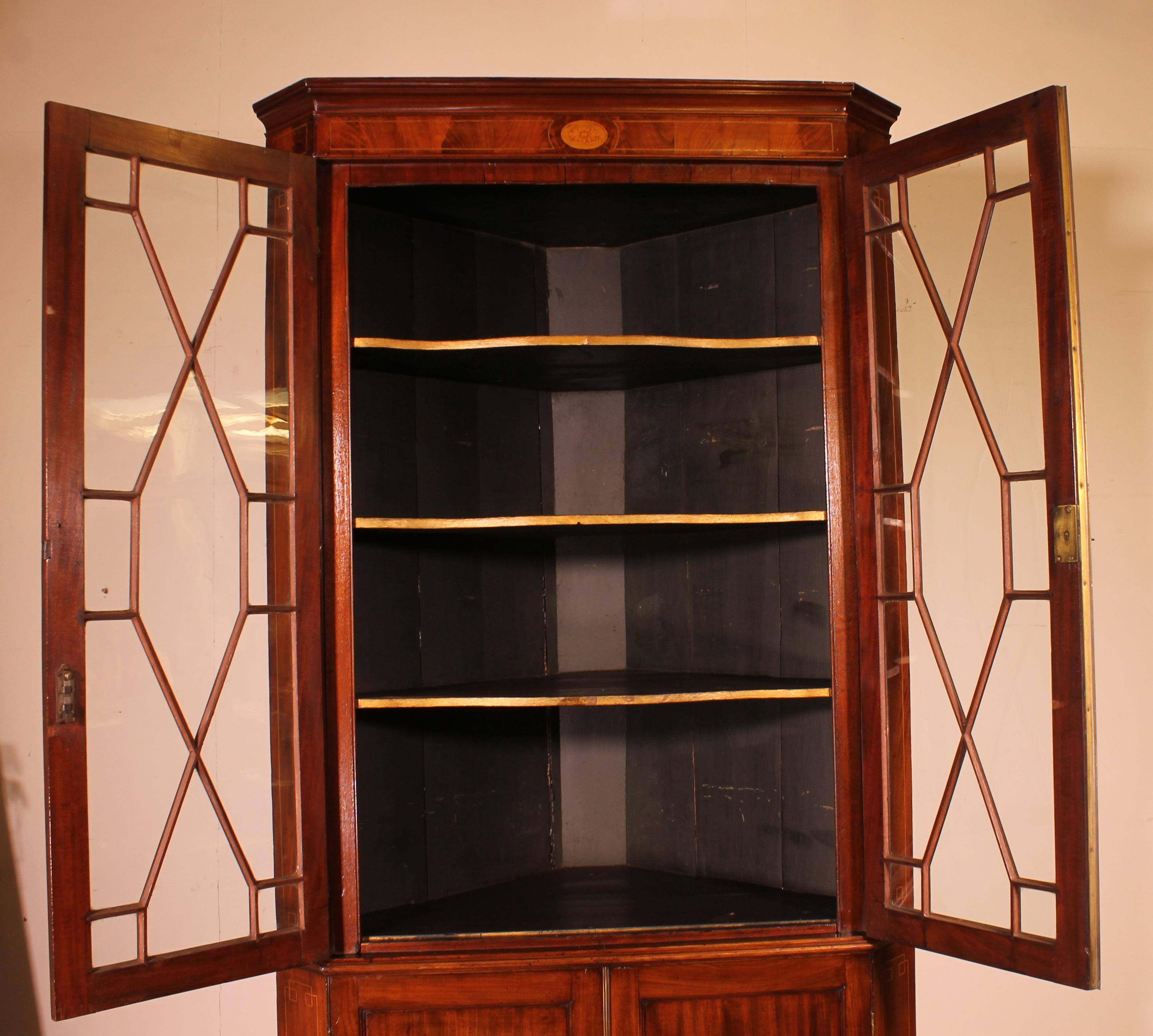 Corner Cabinet in Mahogany, 18th Century, Georgian For Sale 2