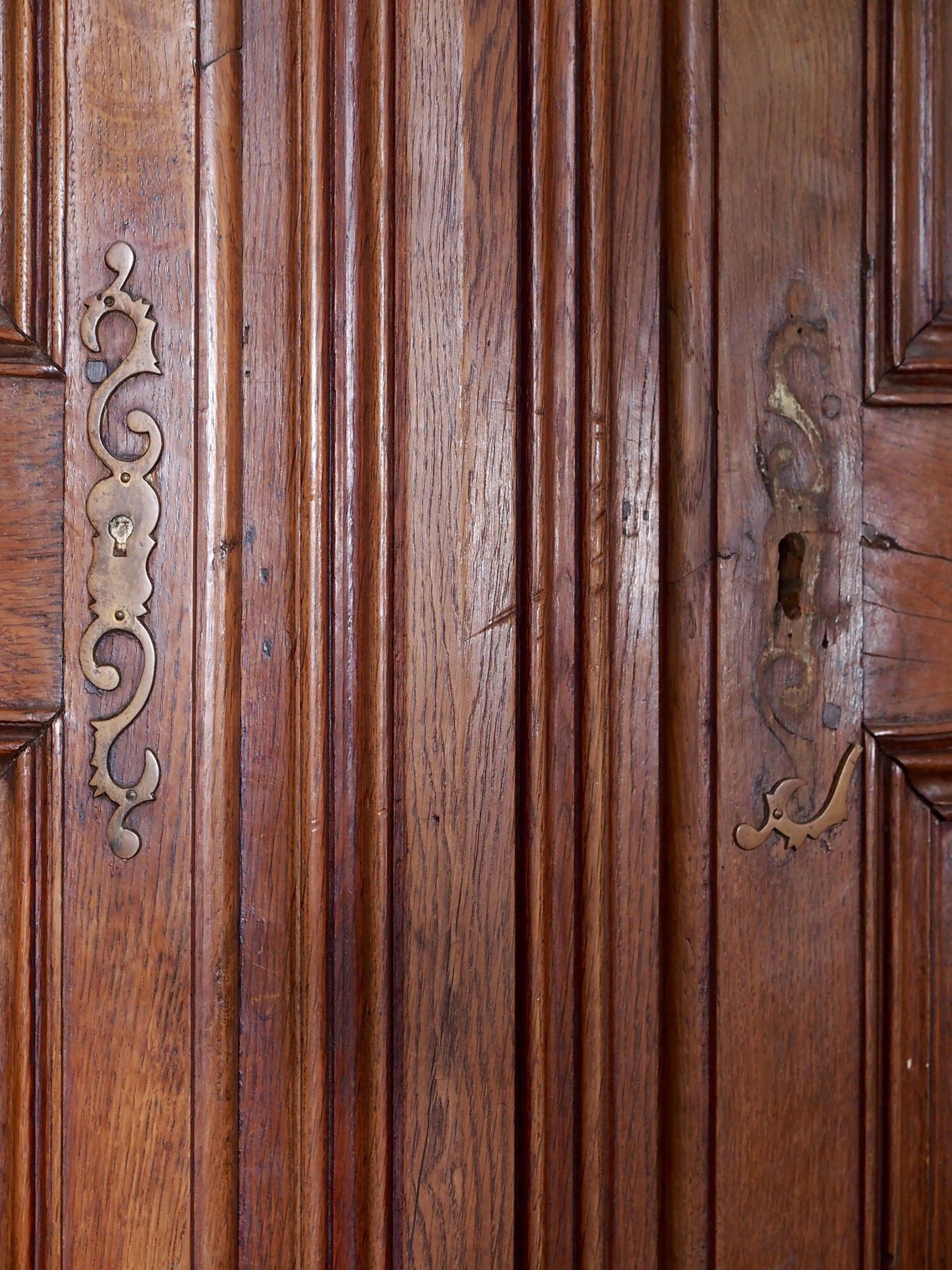 Corner Cabinet, Louis XIV, 18th Century In Fair Condition In New Orleans, LA