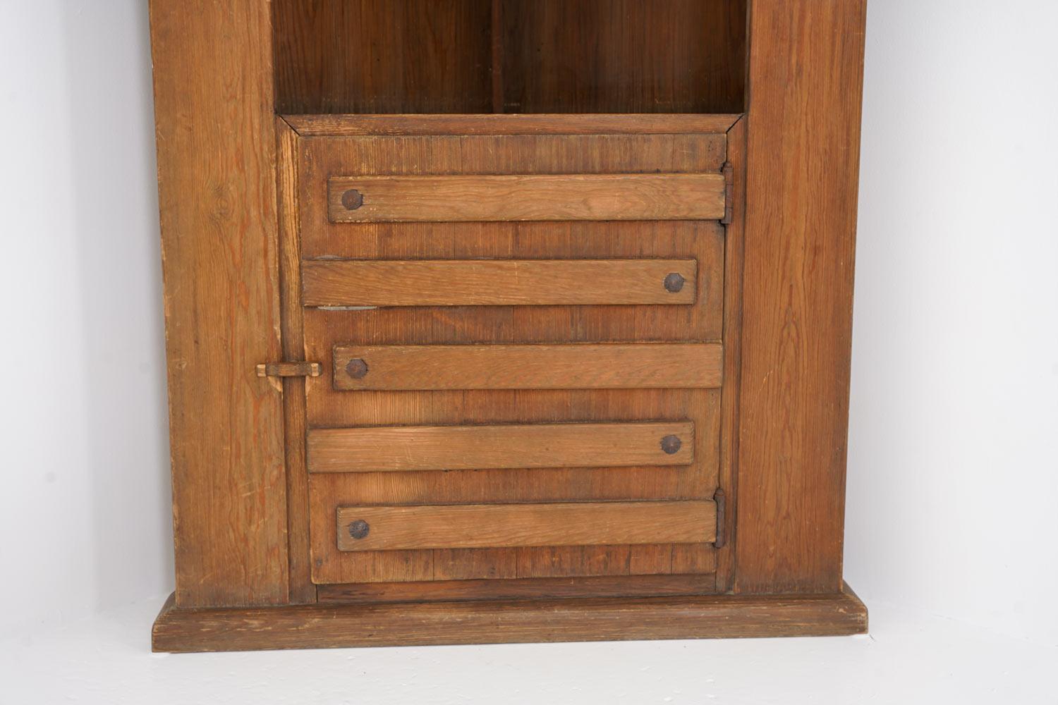 Corner Cabinet Model 