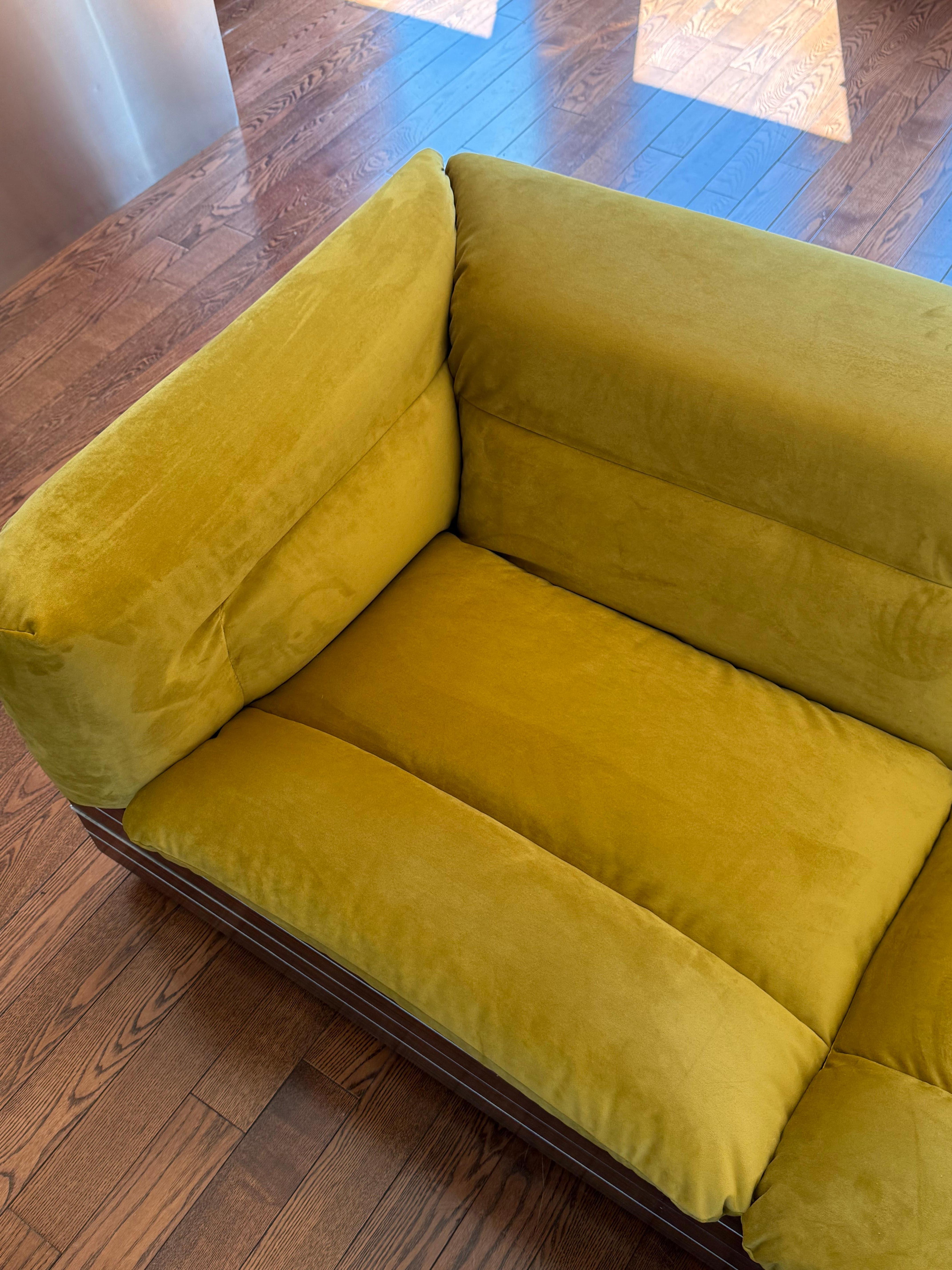 Metal Corner Casement Sofa by Giovanni Offredi for Saporiti For Sale
