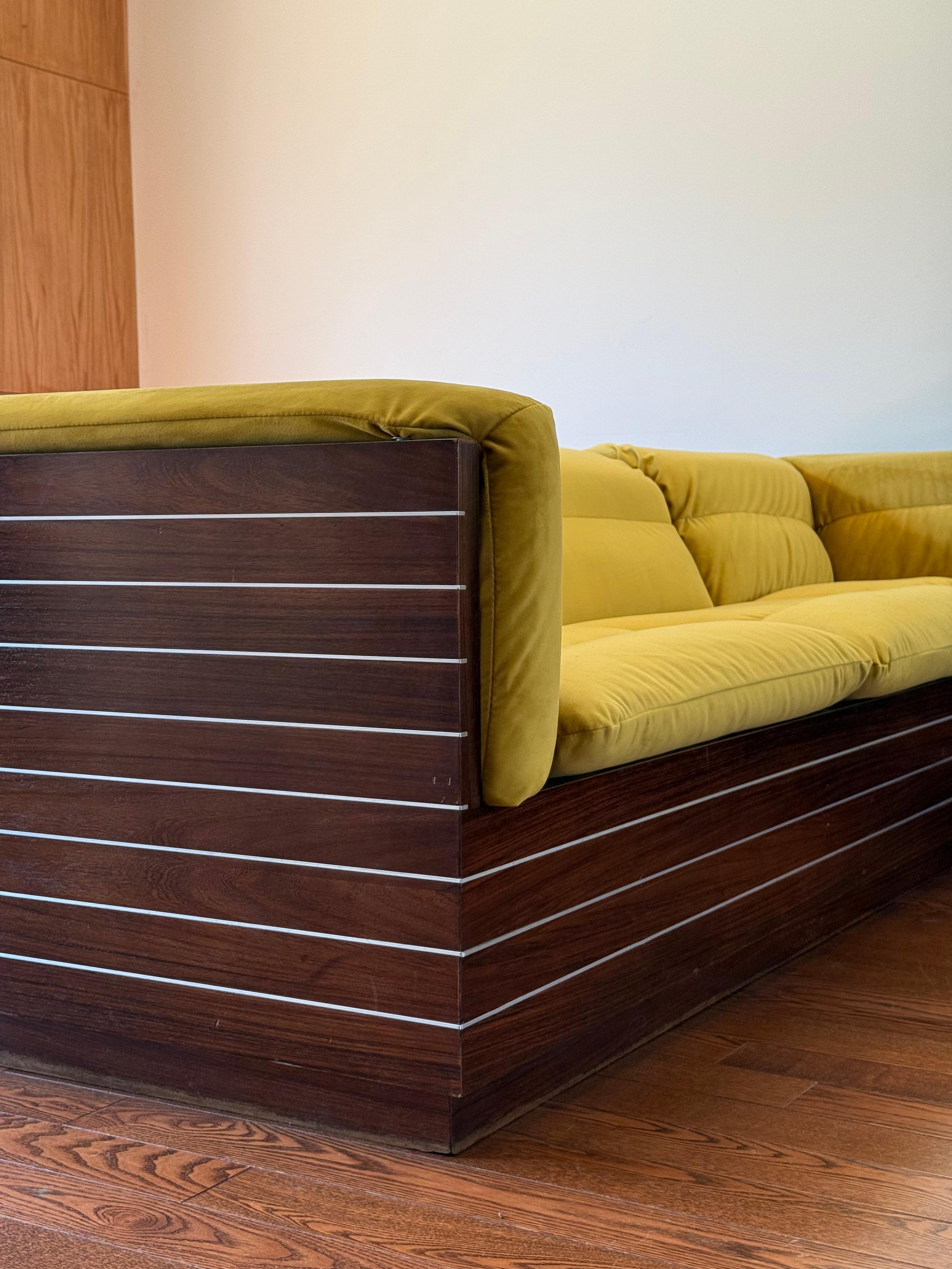 Corner Casement Sofa by Giovanni Offredi for Saporiti For Sale 1