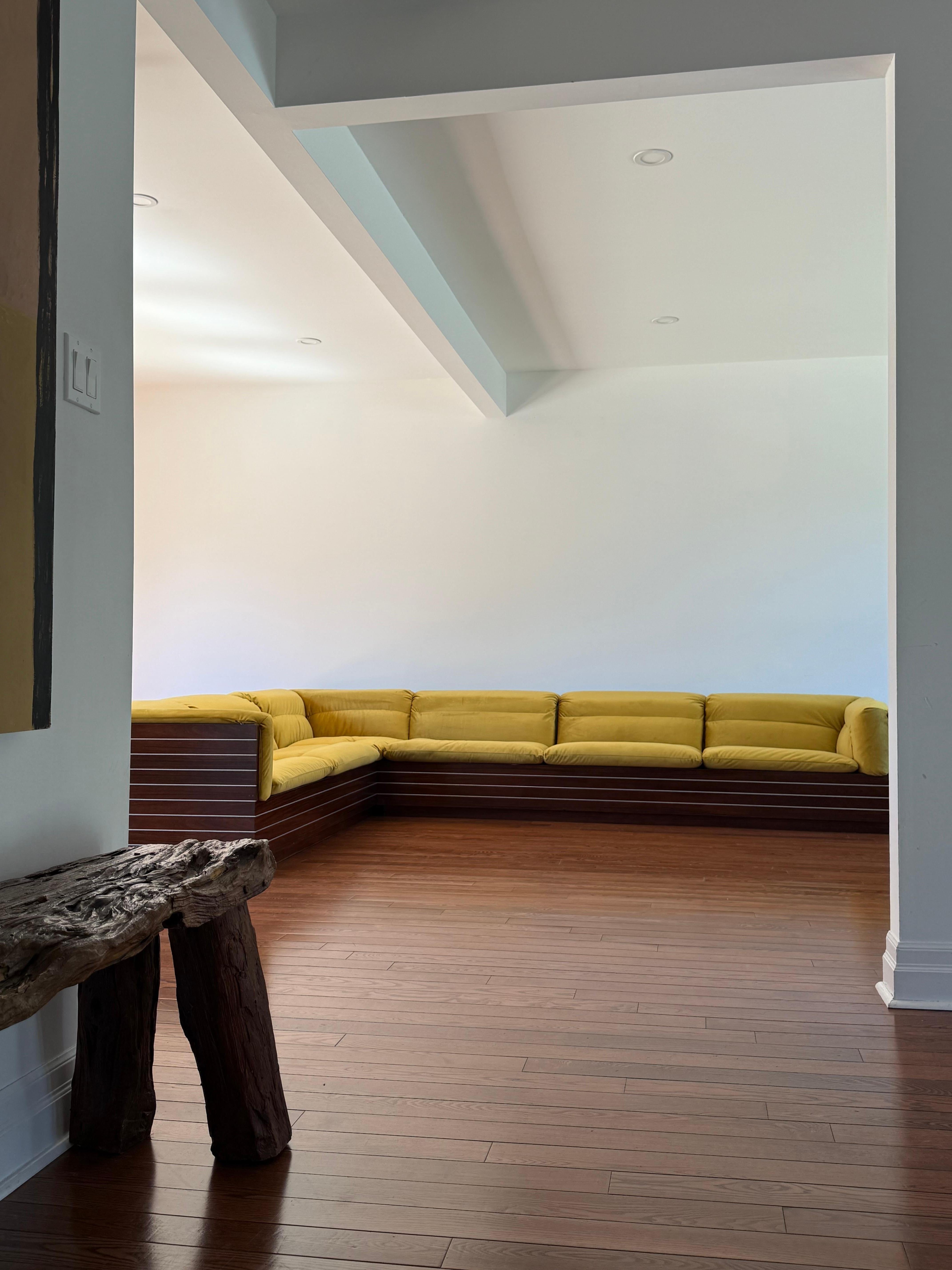 Corner Casement Sofa by Giovanni Offredi for Saporiti For Sale 2