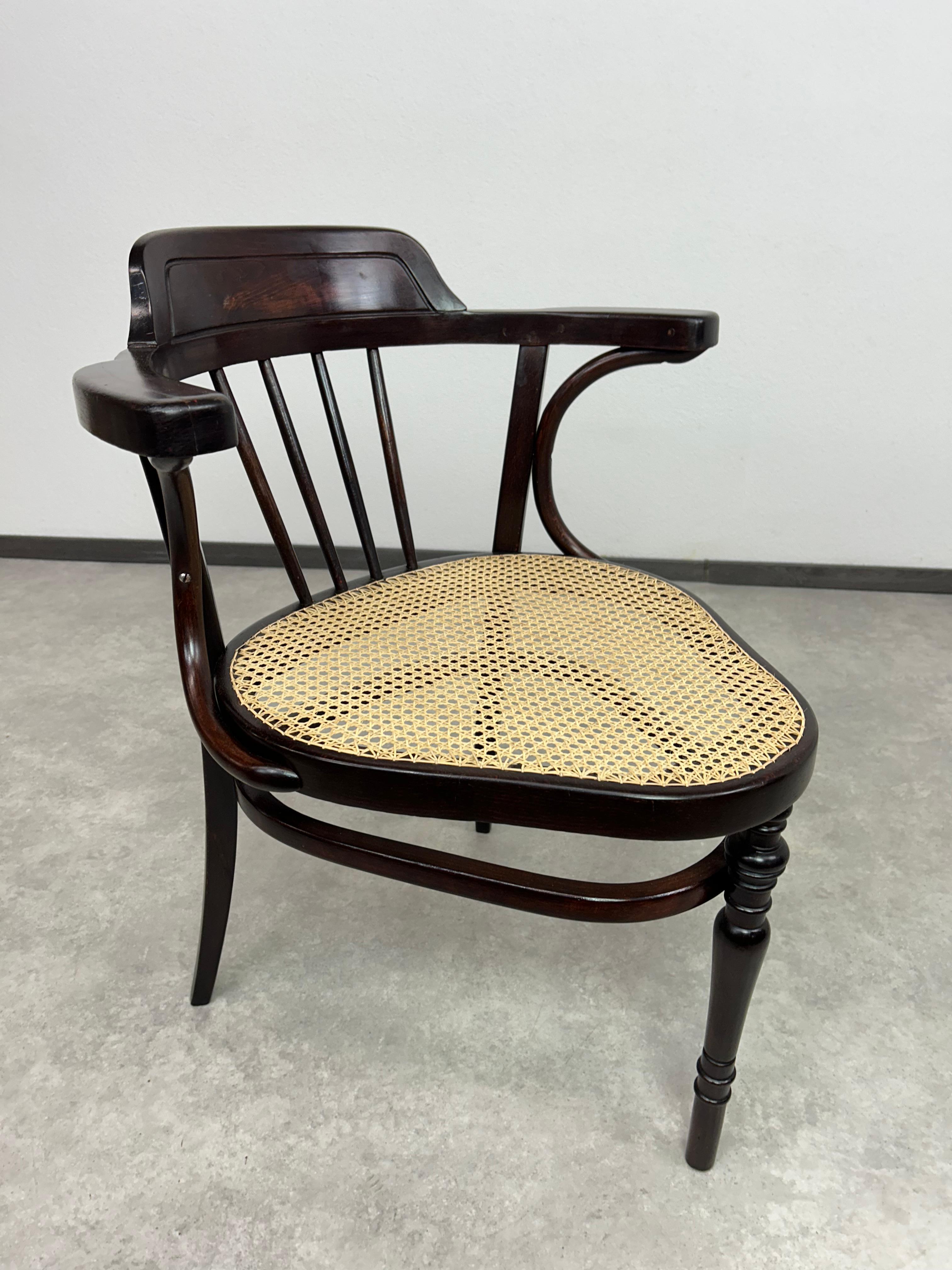 Fauteuil d'angle n°6 de J&J Kohn Excellent état - En vente à Banská Štiavnica, SK