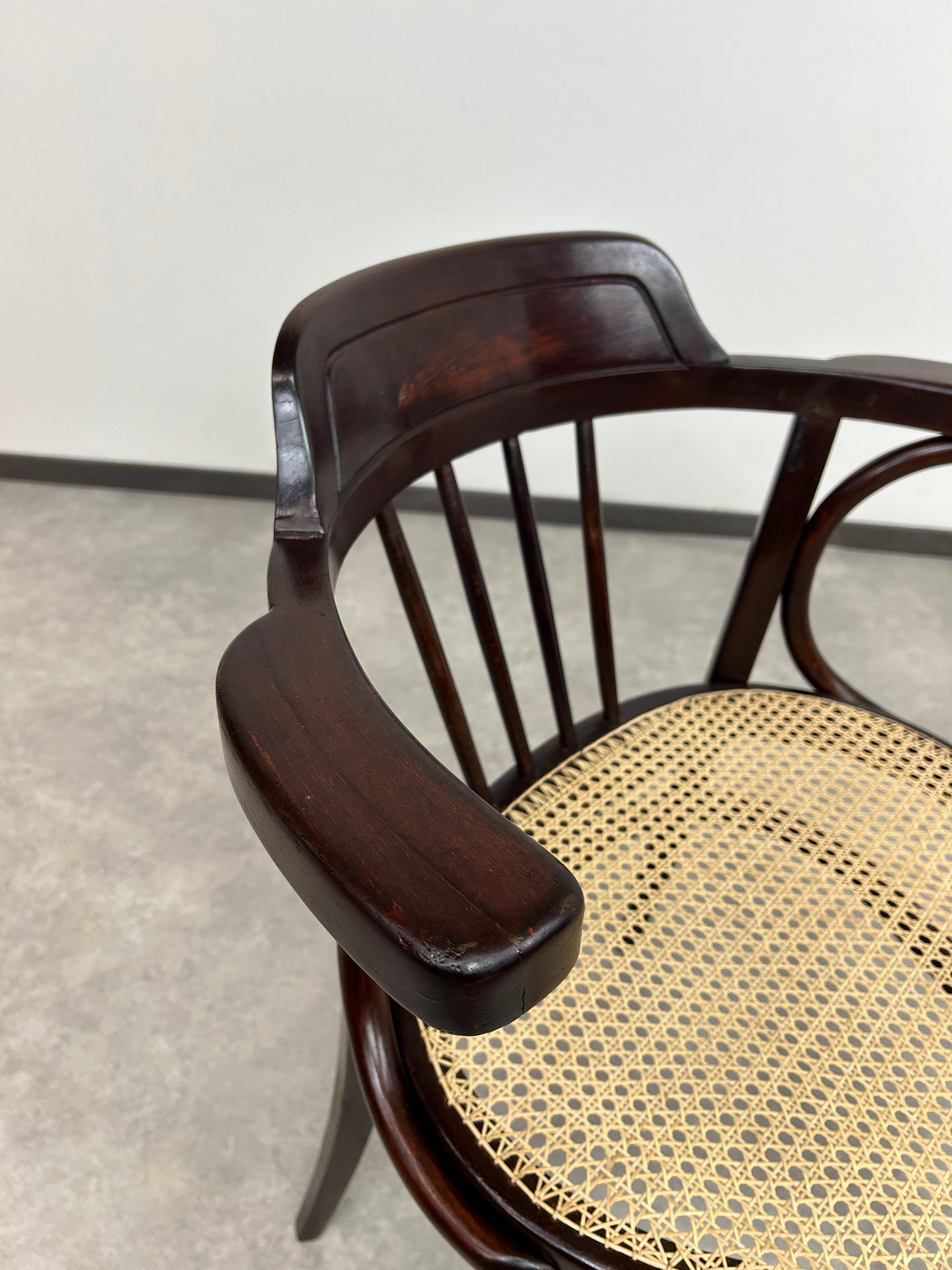 Fauteuil d'angle n°6 de J&J Kohn en vente 2