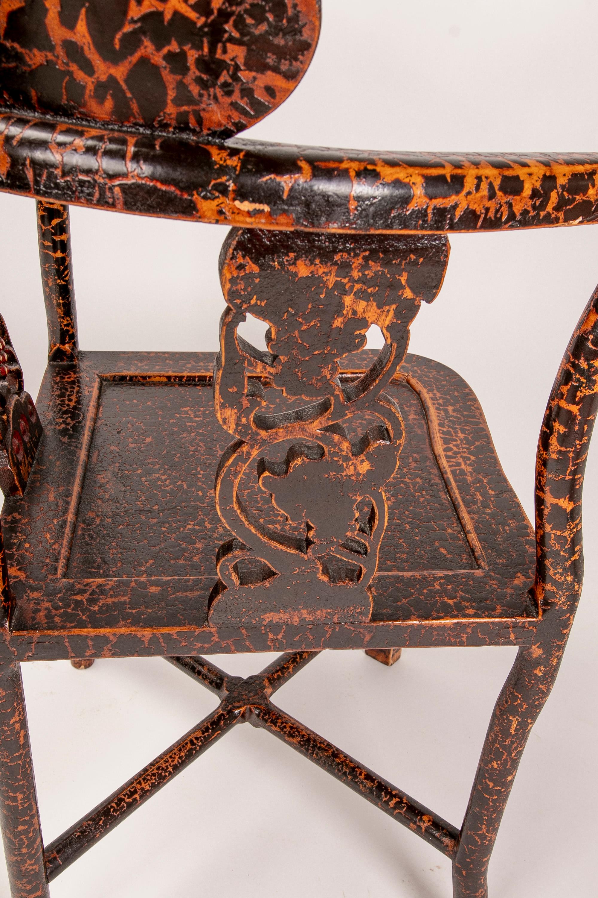 Corner Chair with Lacquered Wooden Arms and Carved Flowers on the Backrest For Sale 5