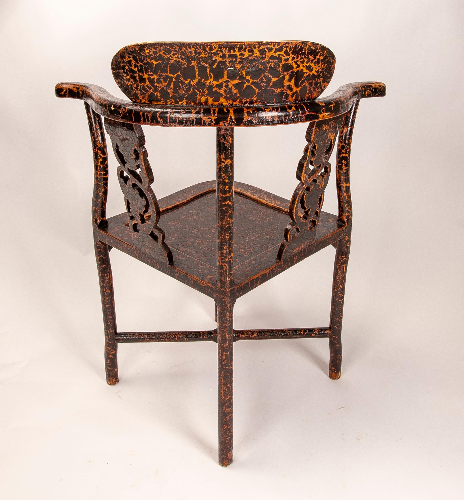 Corner Chair with Lacquered Wooden Arms and Carved Flowers on the Backrest For Sale 2