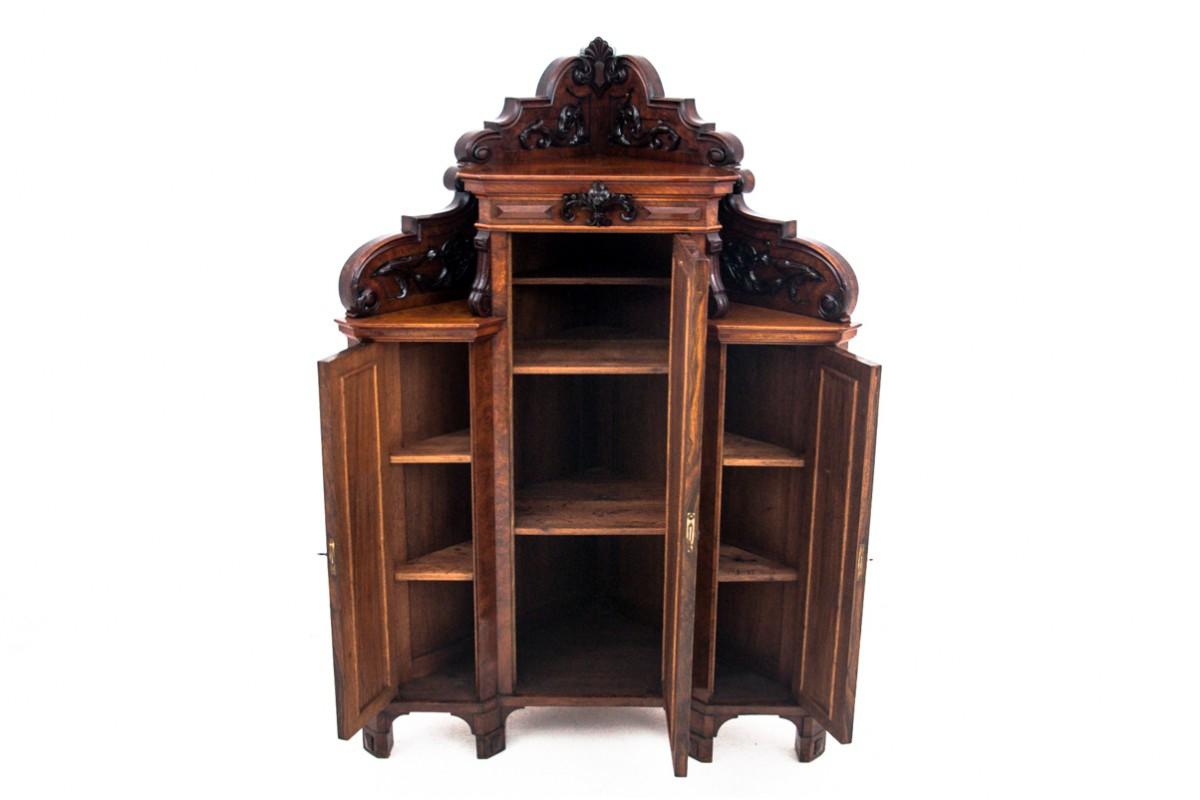 Early 20th Century Corner chest of drawers from around 1900. For Sale