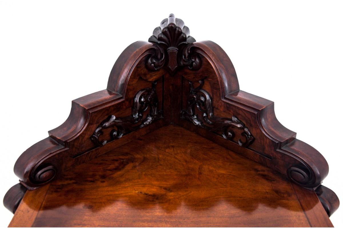 Walnut Corner chest of drawers from around 1900. For Sale