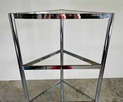 Etagere ad angolo in cromo e vetro nello stile di Milo Baughman