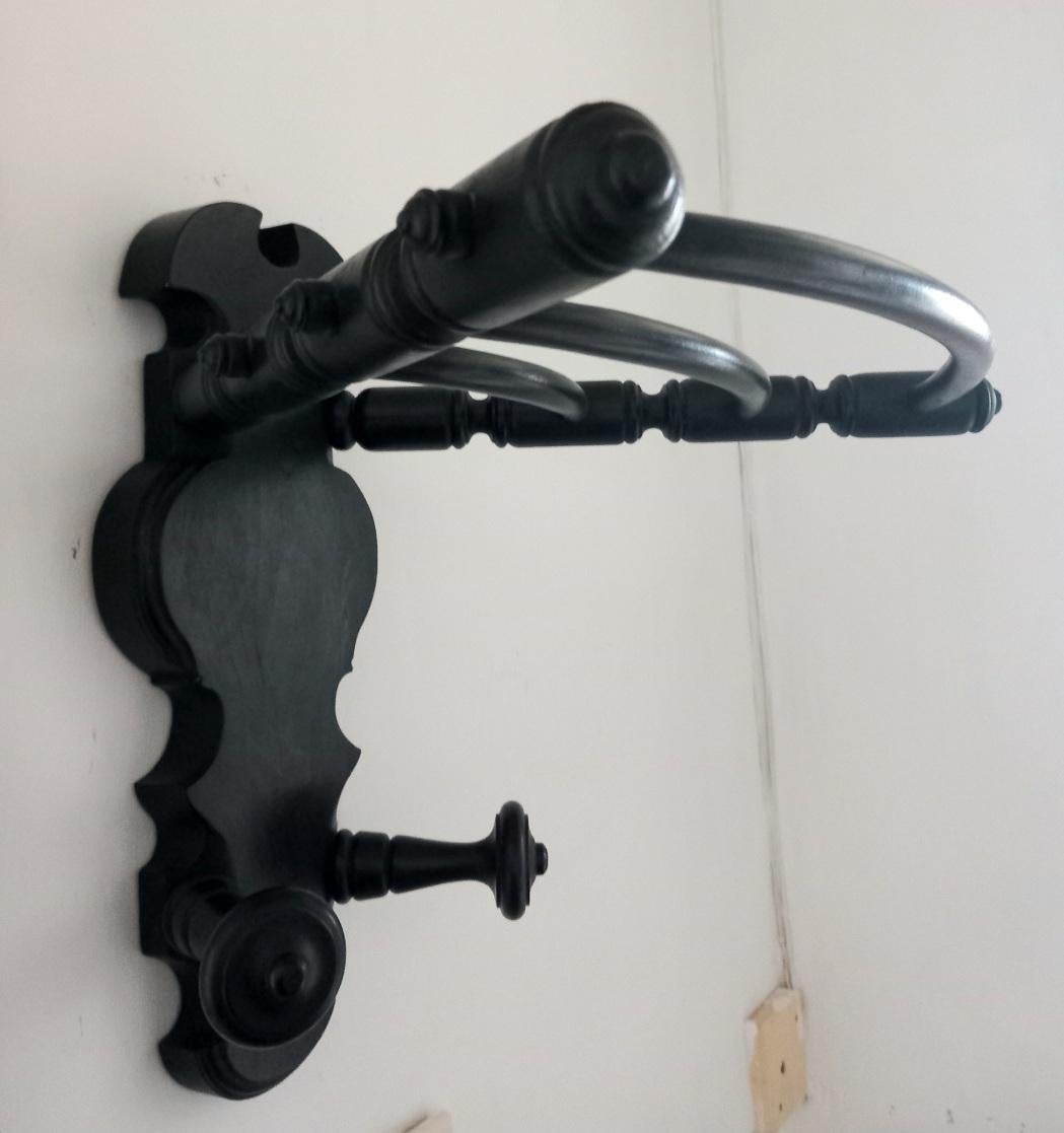 Porte-manteaux et porte-chapeaux d'angle très original, bois de châtaignier ébénisé du 19ème siècle en vente 5