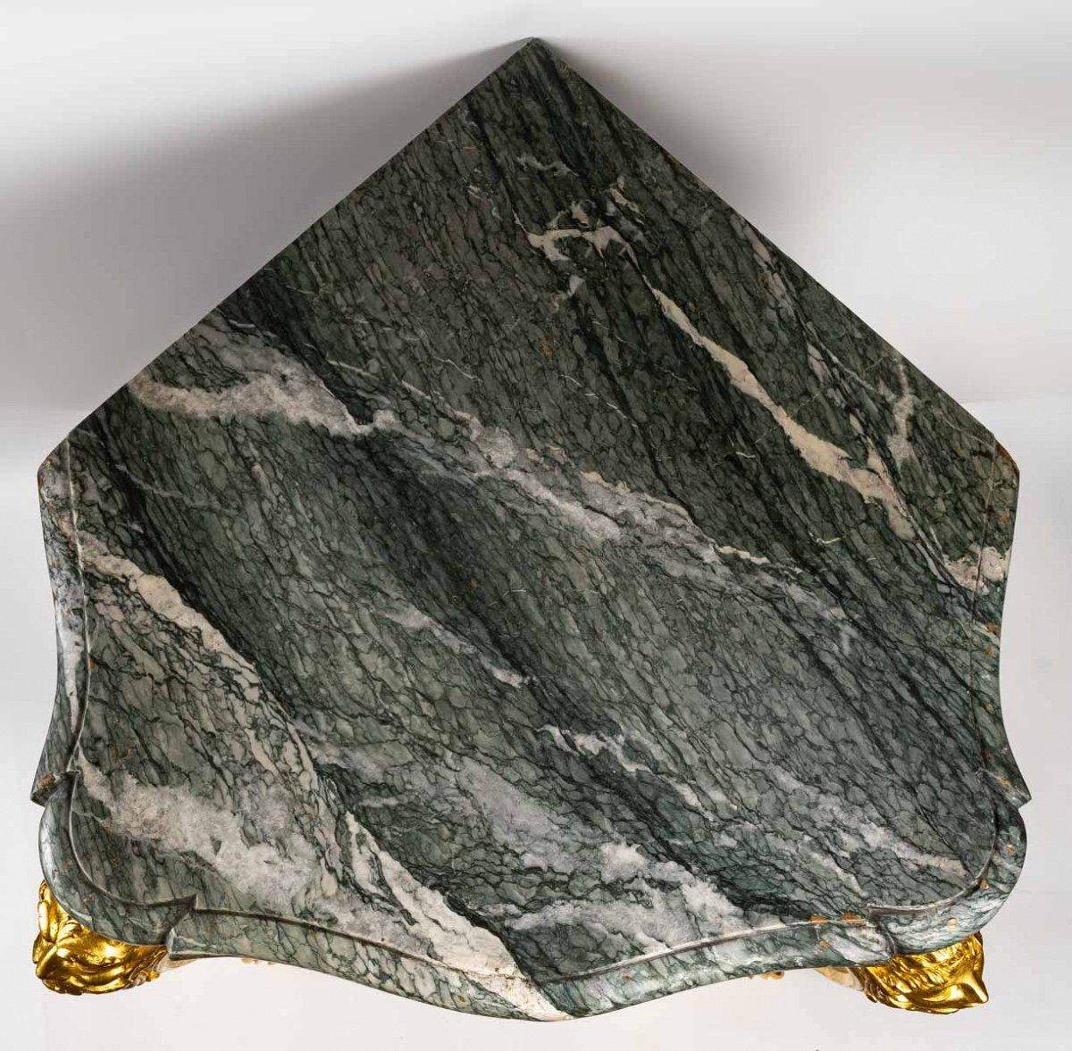 Doré Console d'angle en bois doré avec marbre vert feuille de 24 carats des Alpes XVIIIe siècles en vente