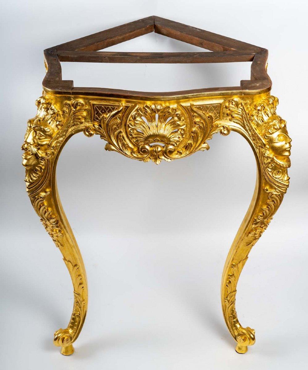 Console d'angle en bois doré avec marbre vert feuille de 24 carats des Alpes XVIIIe siècles Excellent état - En vente à CRÉTEIL, FR
