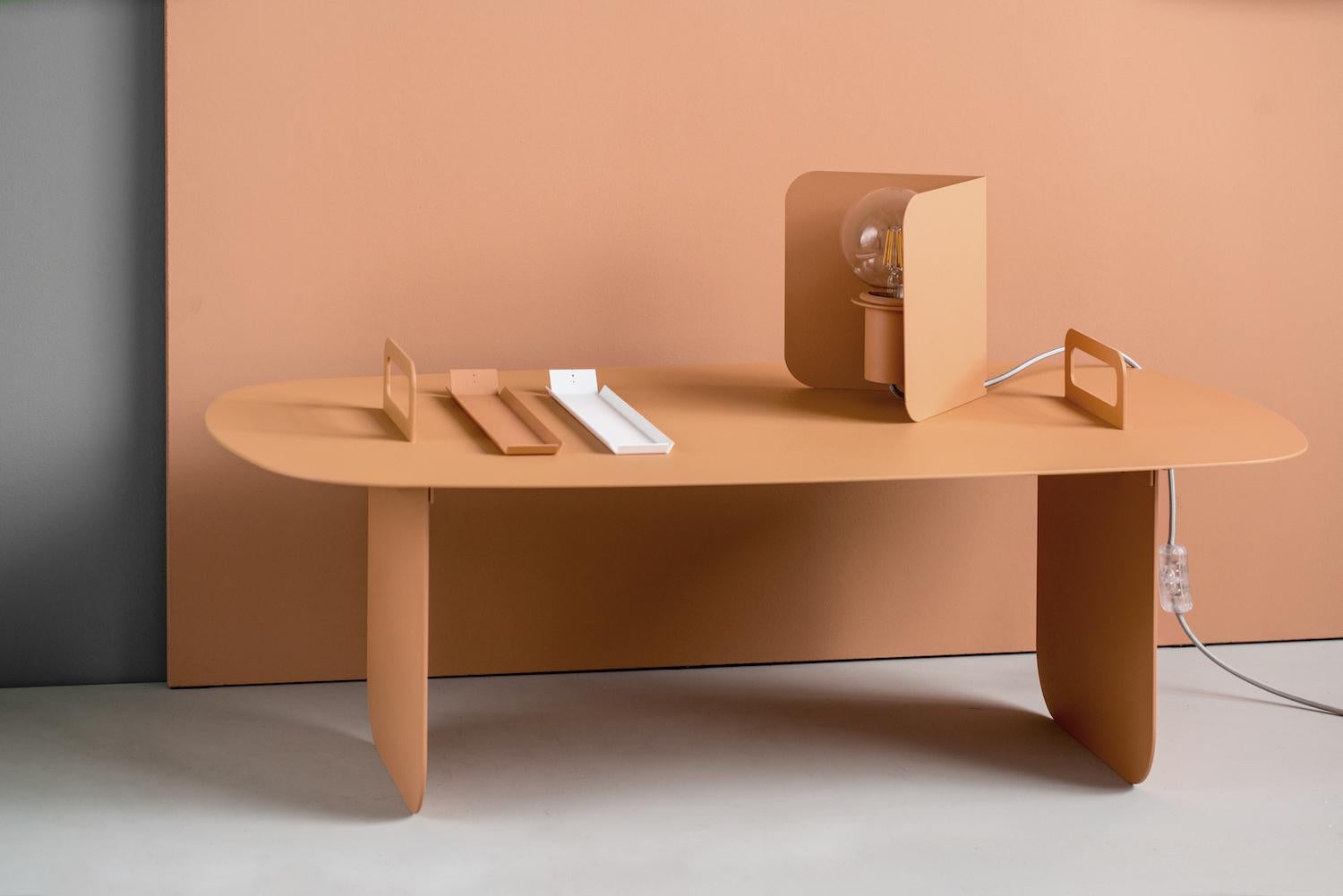 Lampe de table d'angle corail de +kouple en vente 2