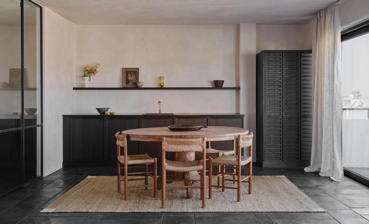 La collection Jute est tissée avec de solides fibres végétales entièrement naturelles dans un design moderne et rustique. Aussi robuste que minimaliste. Disponible en trois motifs différents utilisant nos couleurs signature crème, sarcelle et noir