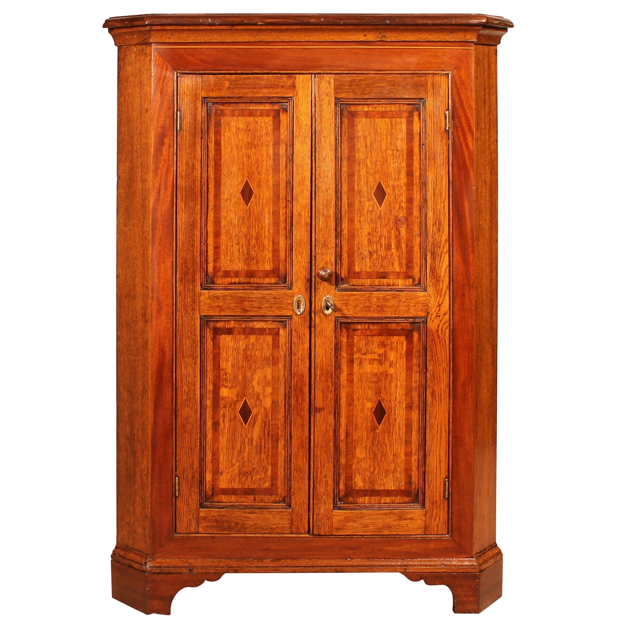 Corner Cupboard in Oak, 18th Century Period For Sale at 1stDibs