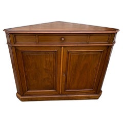 Armoire d'angle en noyer massif Louis Philippe Fin du 19ème siècle
