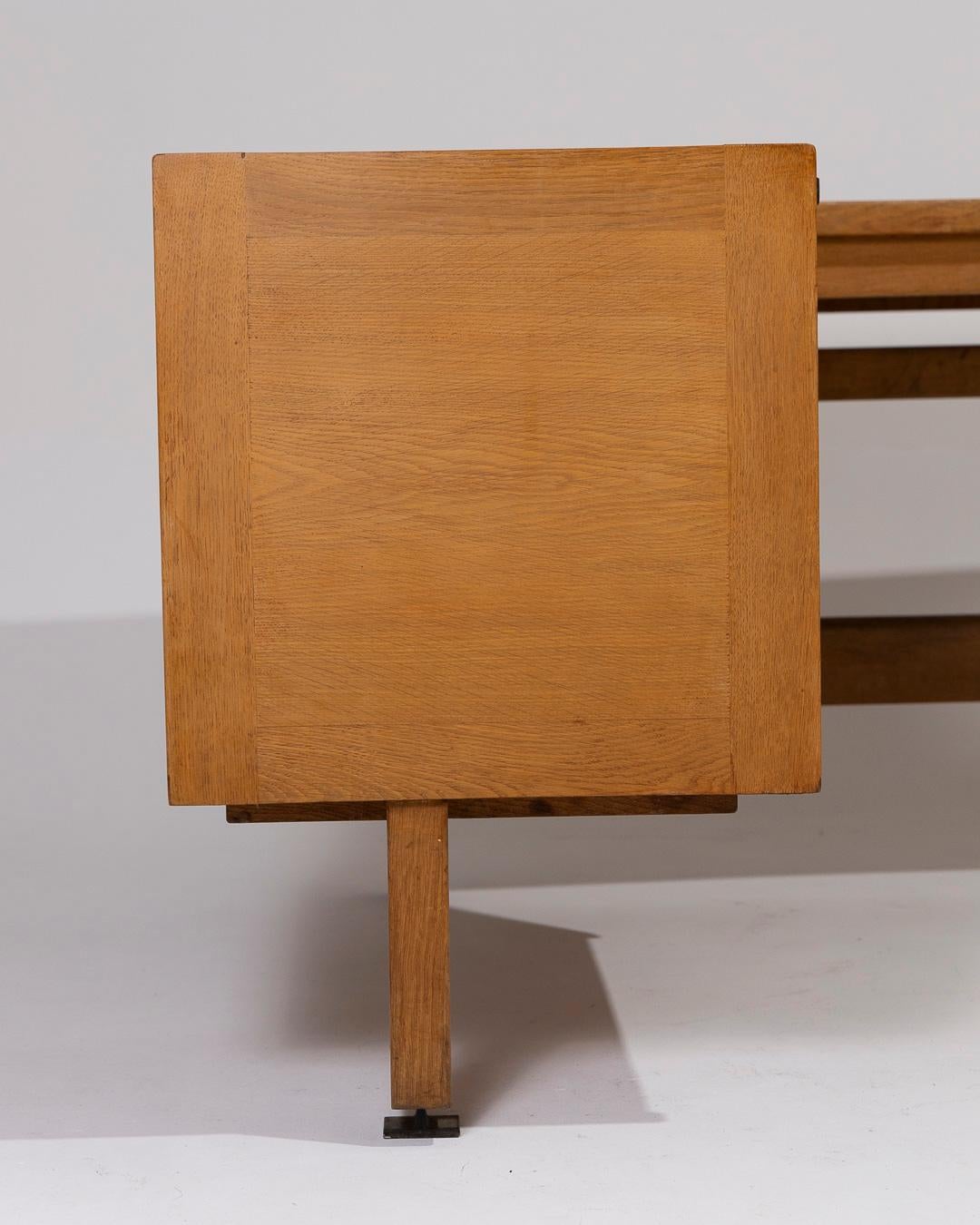 Corner desk in oak by Guillerme and Chambron, 1950s 4