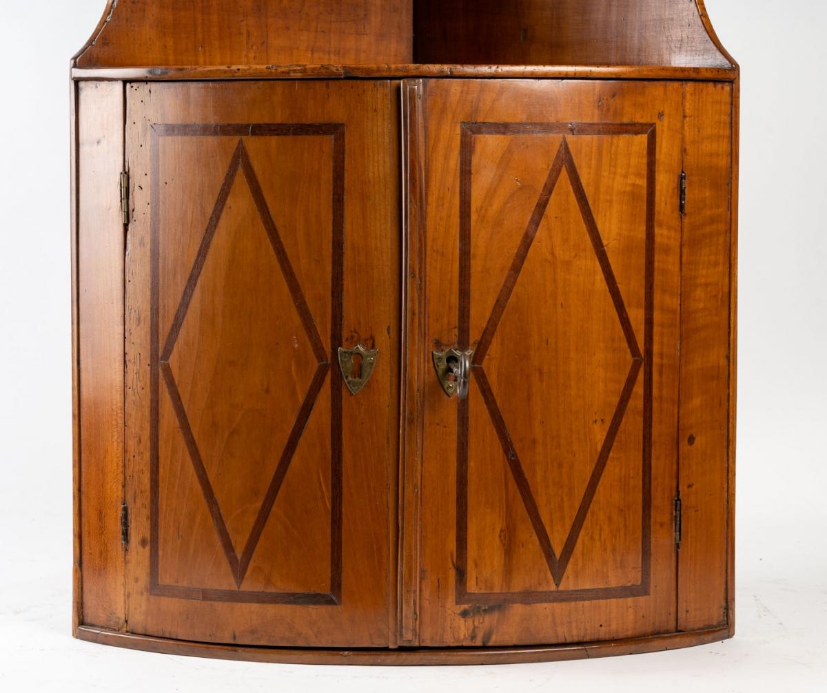 Corner Hanging Cabinet, 18th Century In Good Condition In Saint-Ouen, FR
