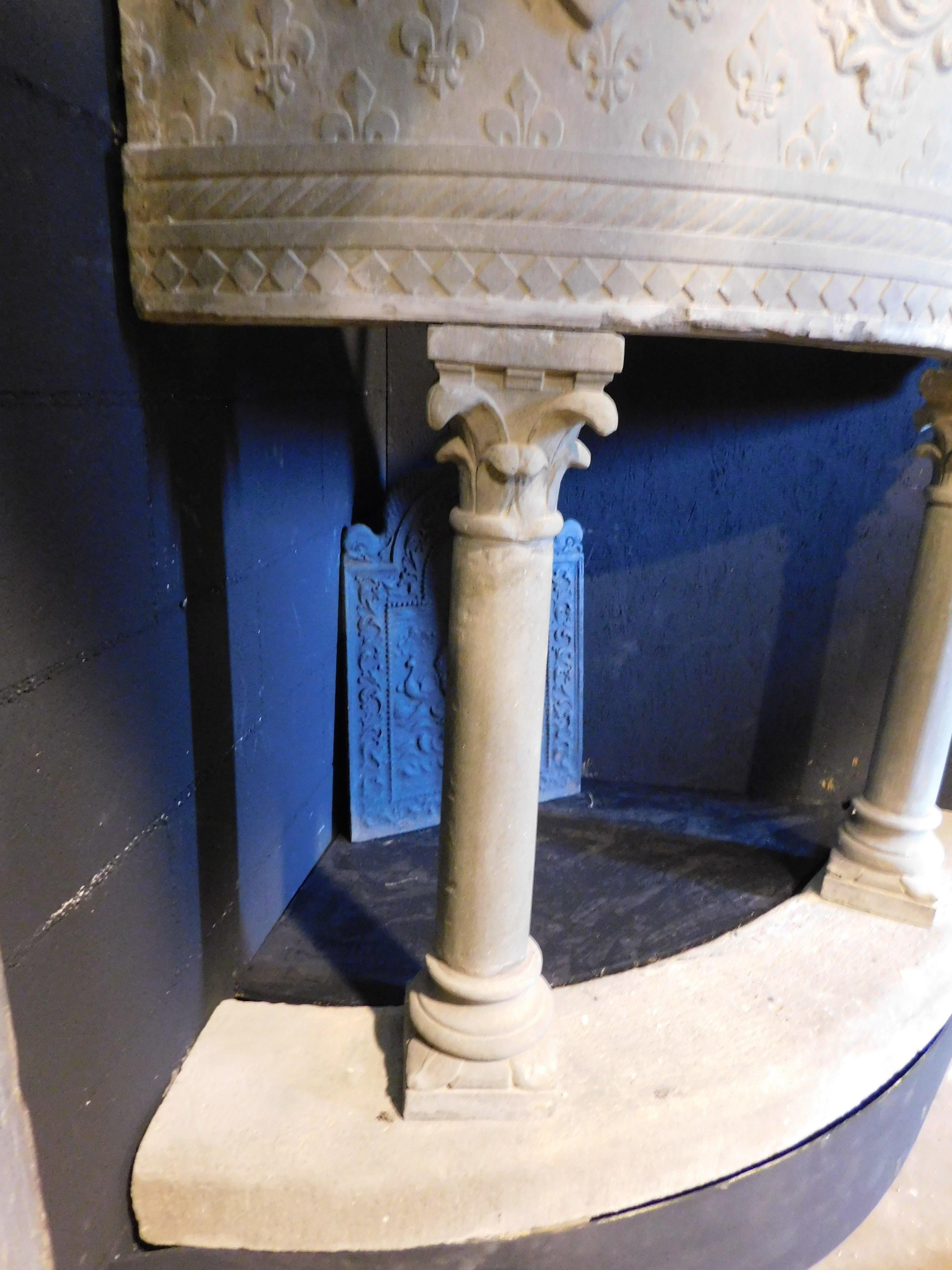 Corner huge fireplace in Serena stone, carved with coats of arms, Tuscany For Sale 1