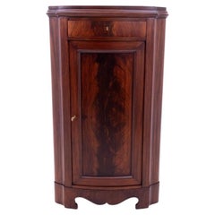 Commodes and Chests of Drawers