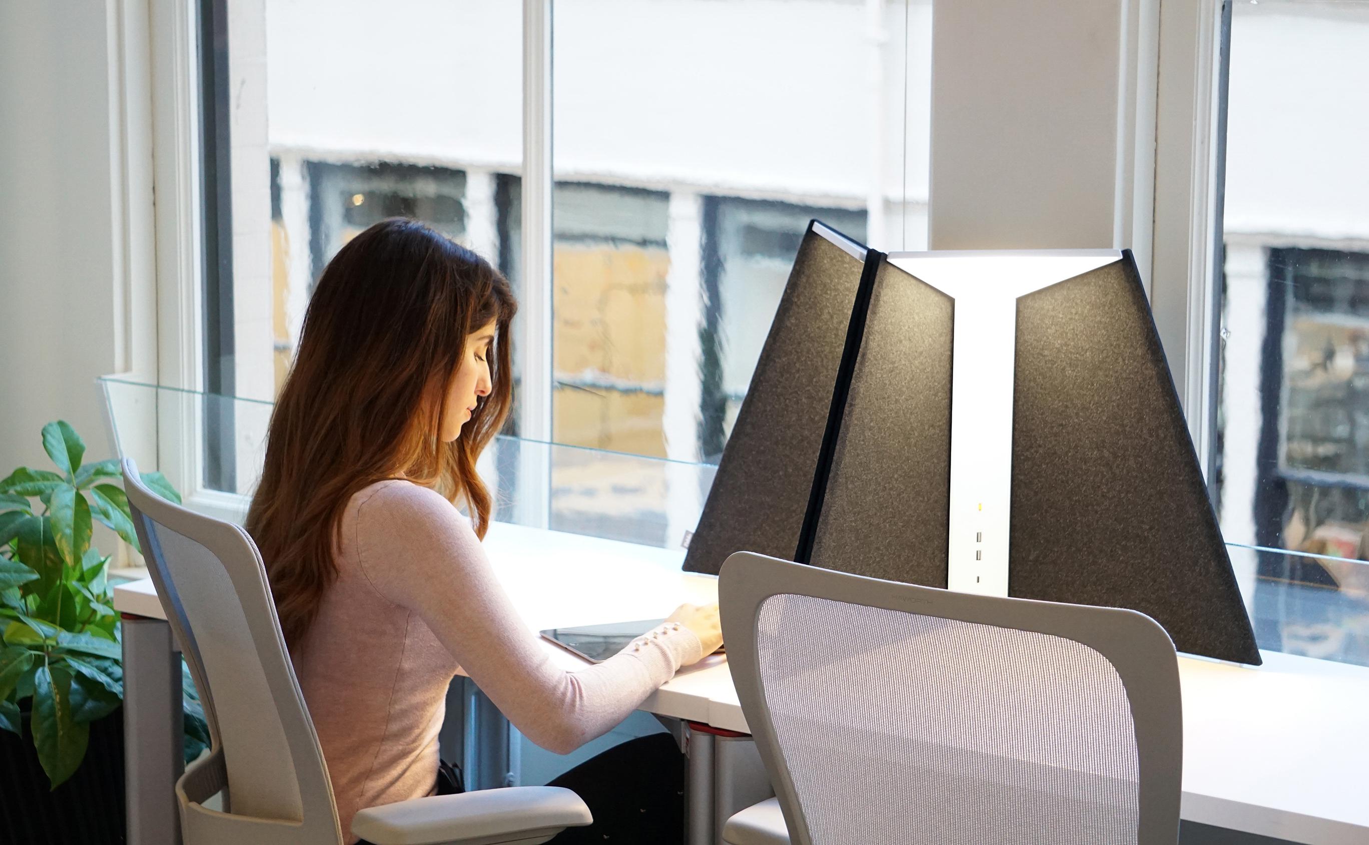 XXIe siècle et contemporain Lampe de bureau d'angle 15 pouces en pierre par Pablo Designs en vente