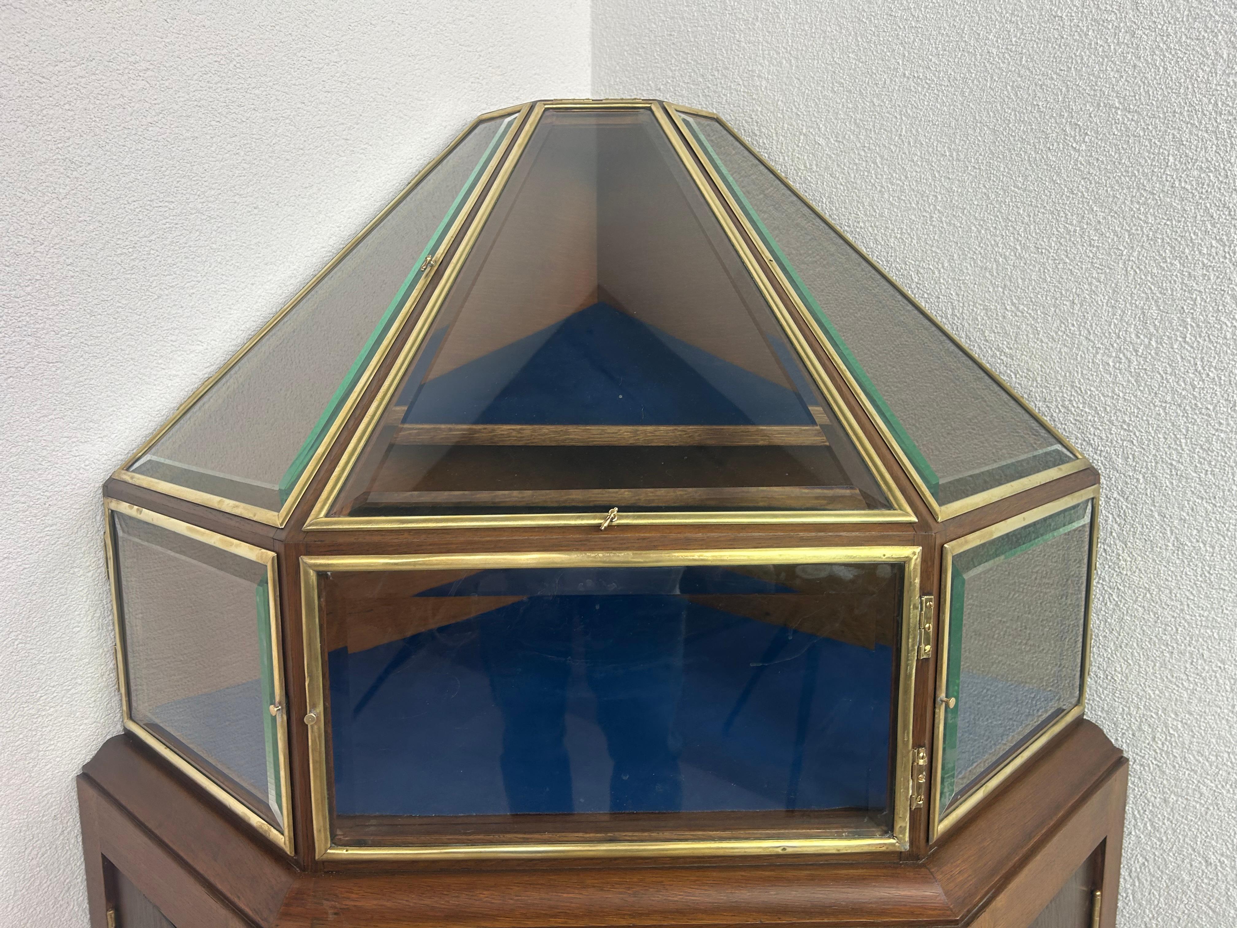 Eck pyramide, Art nouveau-Schmuckkästchen-Vitrinenschachtel im Angebot 3