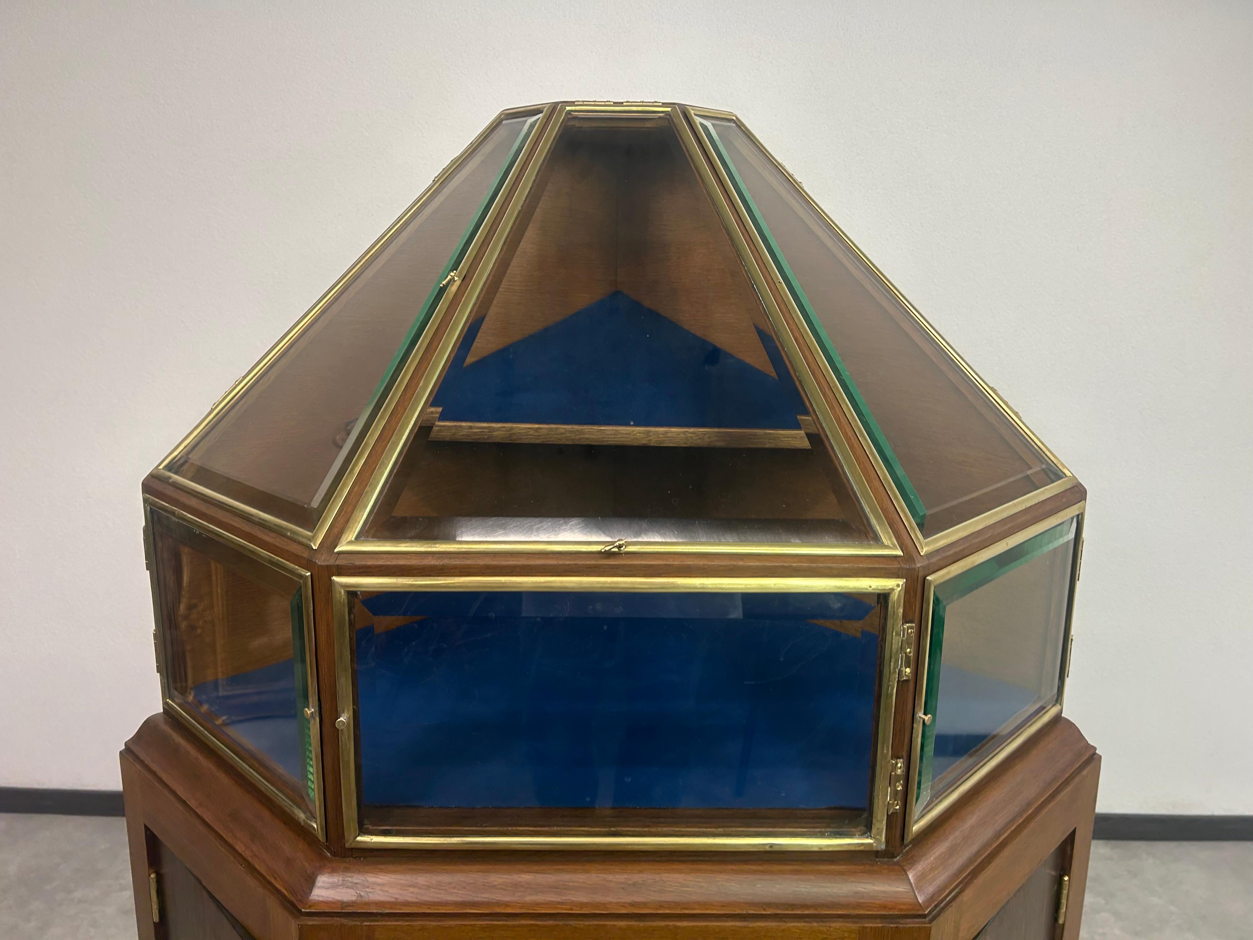 Eck pyramide, Art nouveau-Schmuckkästchen-Vitrinenschachtel (Jugendstil) im Angebot