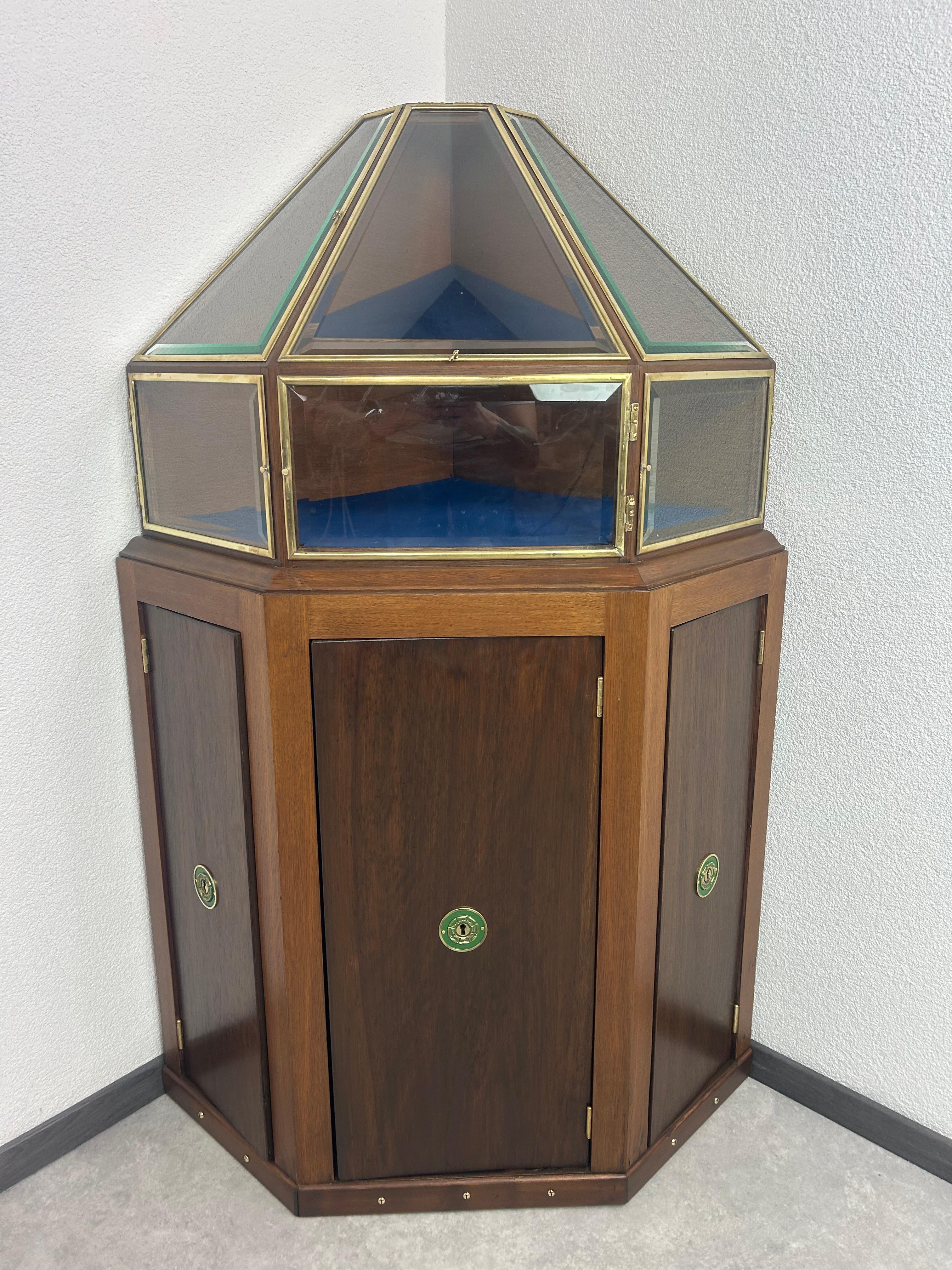 Eck pyramide, Art nouveau-Schmuckkästchen-Vitrinenschachtel im Angebot 2
