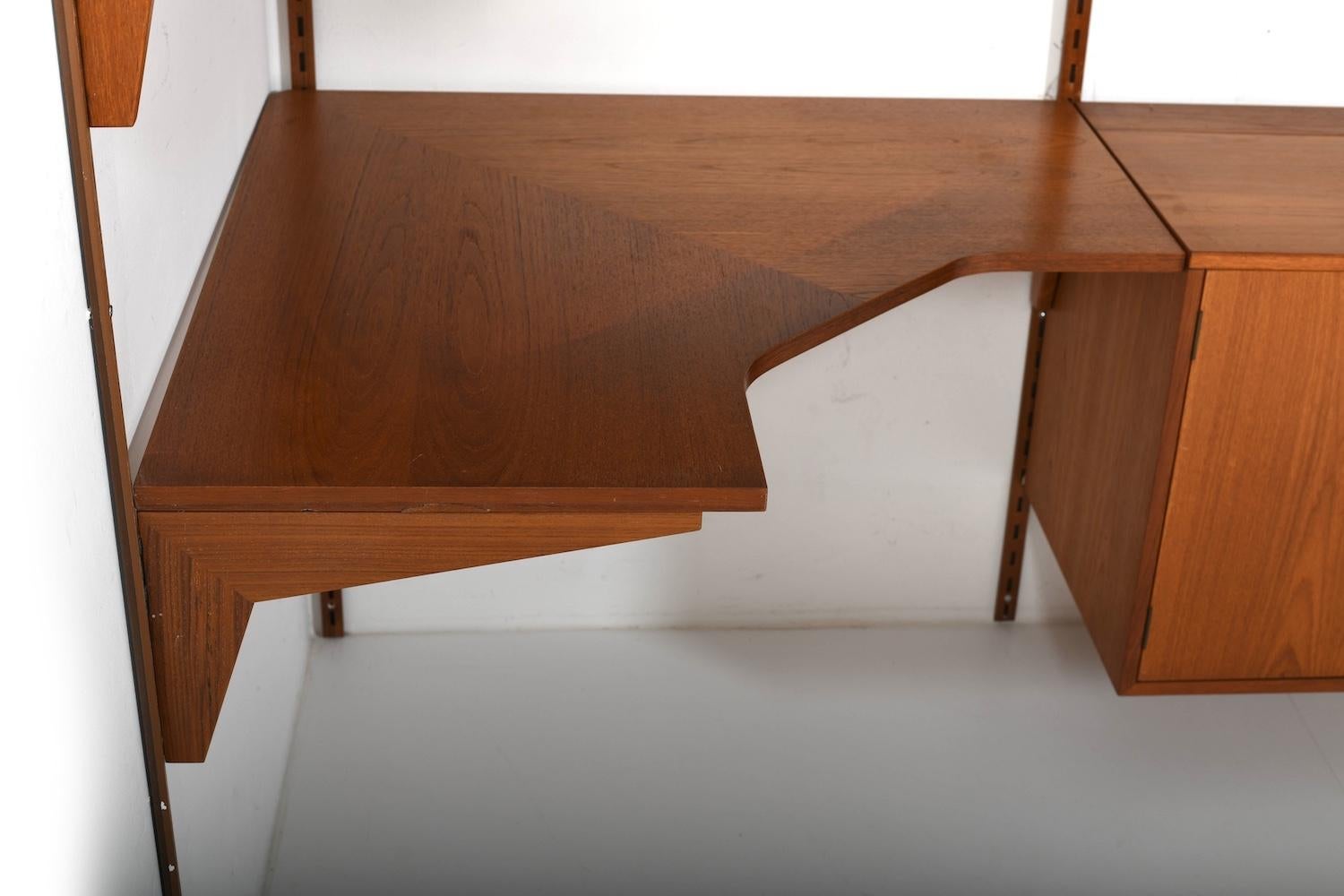 Corner Shelf System in Teak by Kai Kristiansen for FM 1960s In Good Condition For Sale In Handewitt, DE