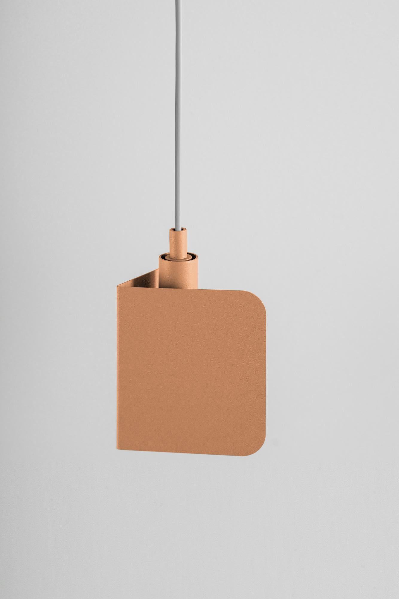 Verniciatura a polvere Lampada a sospensione Corner Small Forest di +kouple in vendita