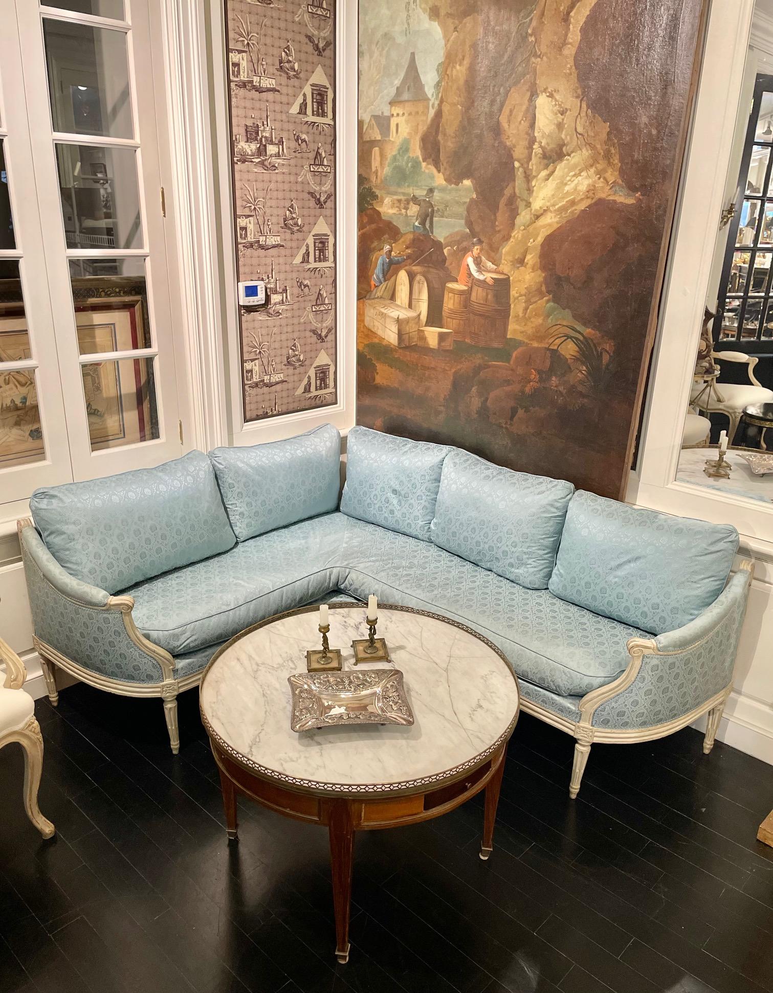 Sofá Banqueta de Esquina Atribuido a la Maison Jansen, Estilo Francés Luis XVI Pintado en venta