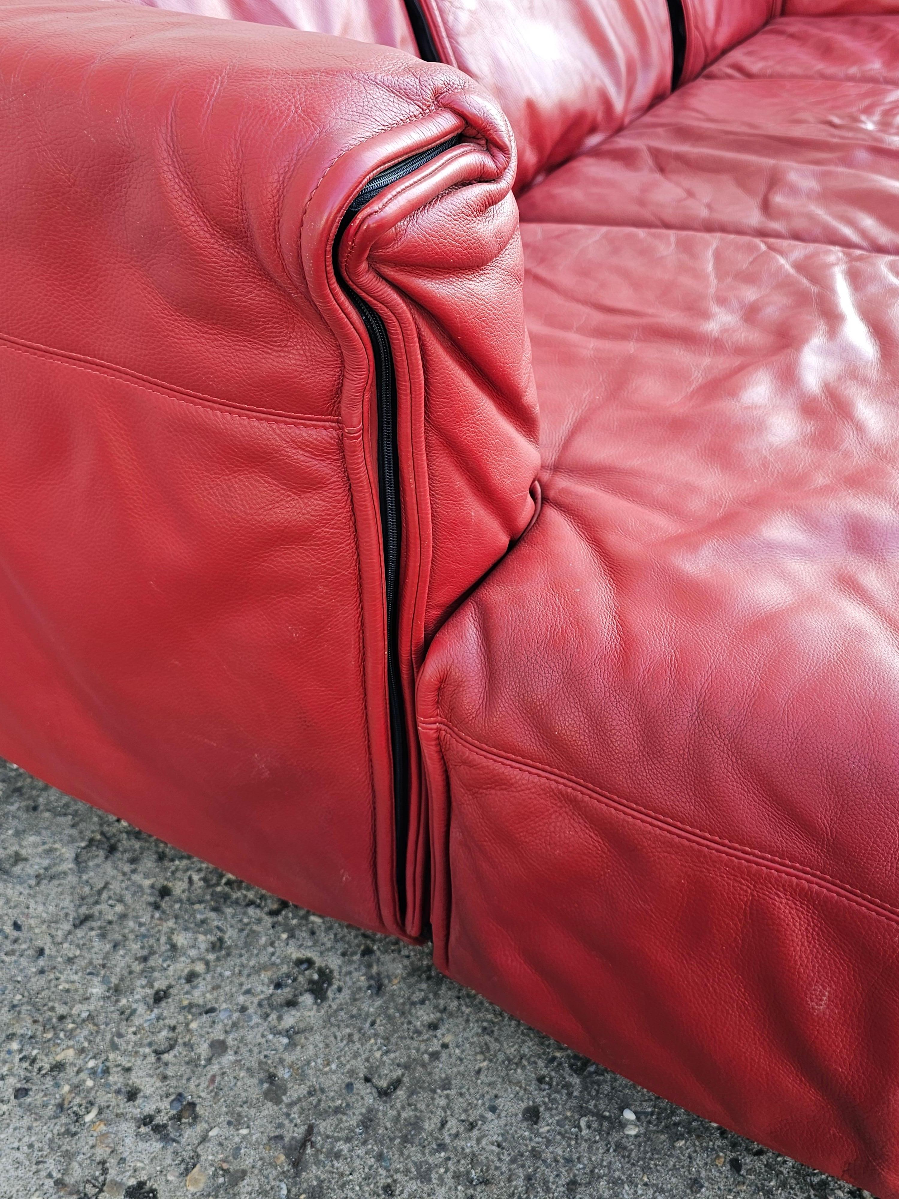 Ecksofa „cardigan“ entworfen von Vico Magistretti für Cassina, rotes Leder im Angebot 5