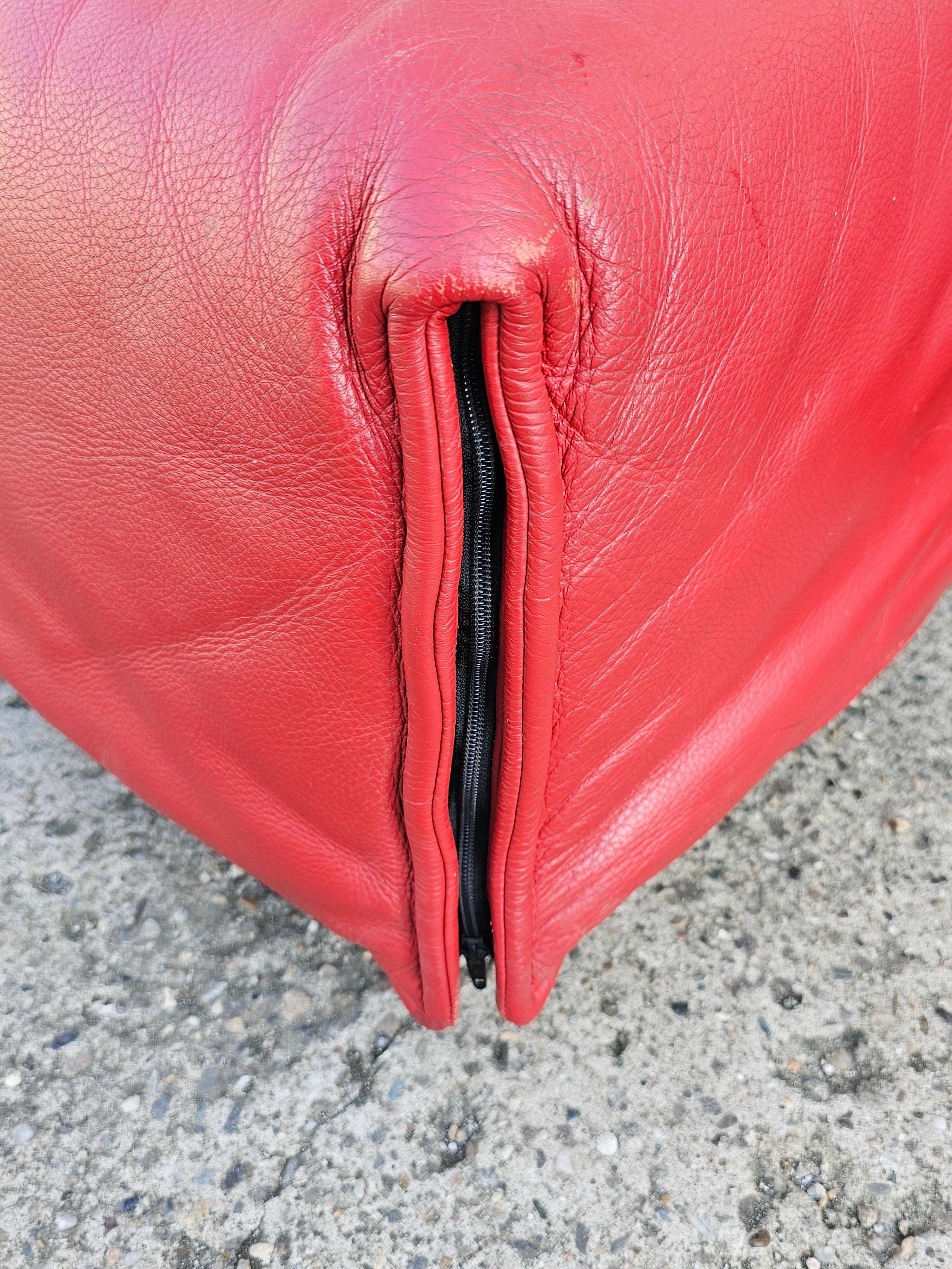 Ecksofa „cardigan“ entworfen von Vico Magistretti für Cassina, rotes Leder (Postmoderne) im Angebot