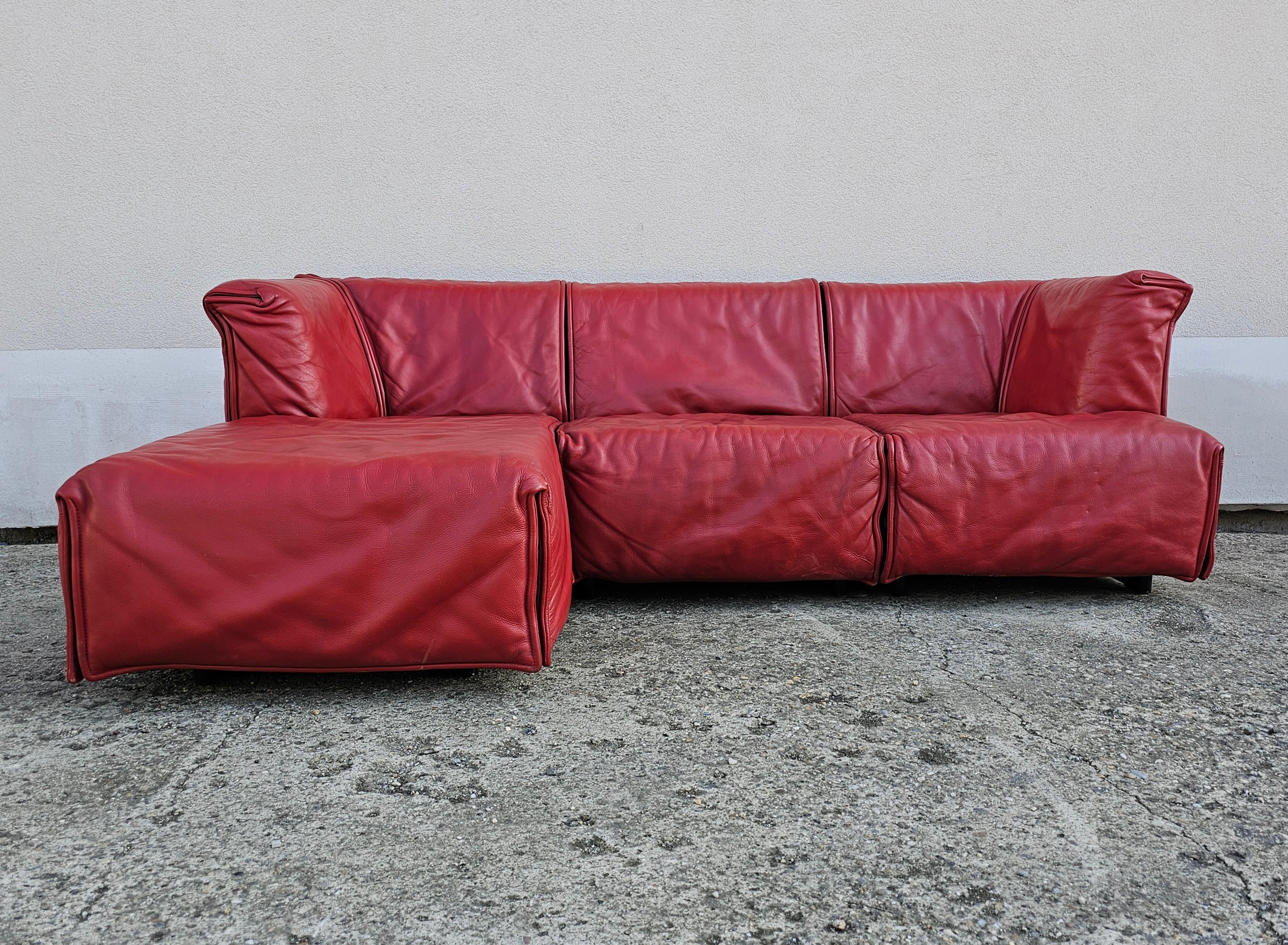 Ecksofa „cardigan“ entworfen von Vico Magistretti für Cassina, rotes Leder (Italienisch) im Angebot