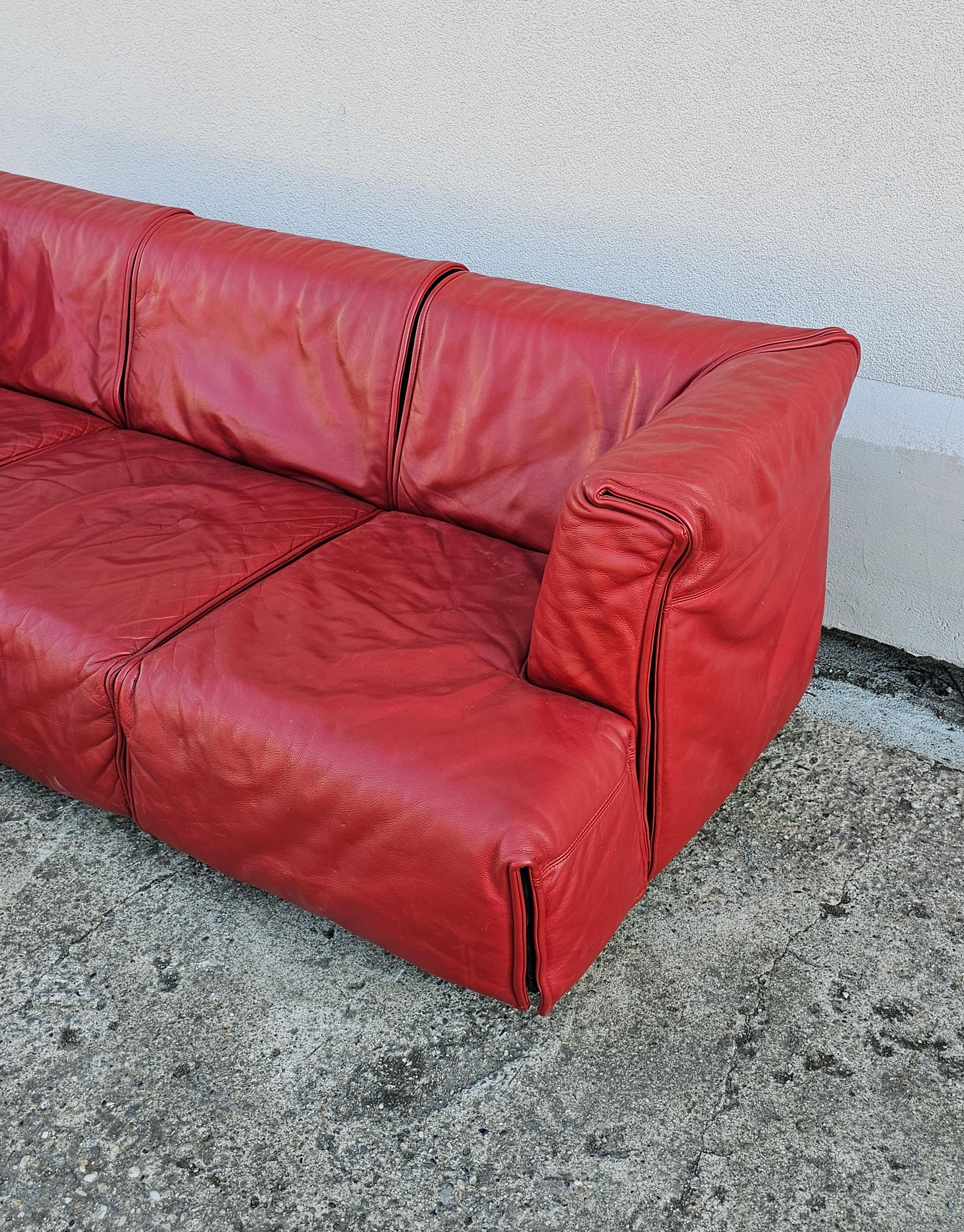 Ecksofa „cardigan“ entworfen von Vico Magistretti für Cassina, rotes Leder (Ende des 20. Jahrhunderts) im Angebot