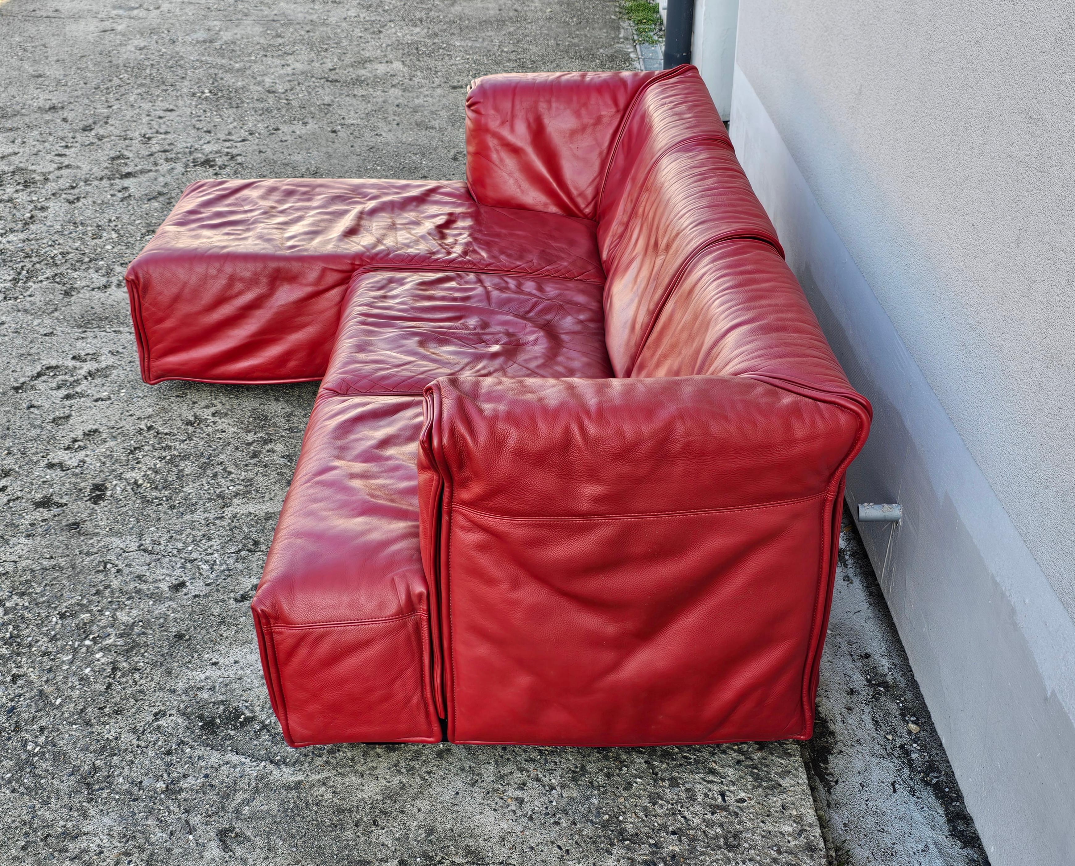 Ecksofa „cardigan“ entworfen von Vico Magistretti für Cassina, rotes Leder im Angebot 1