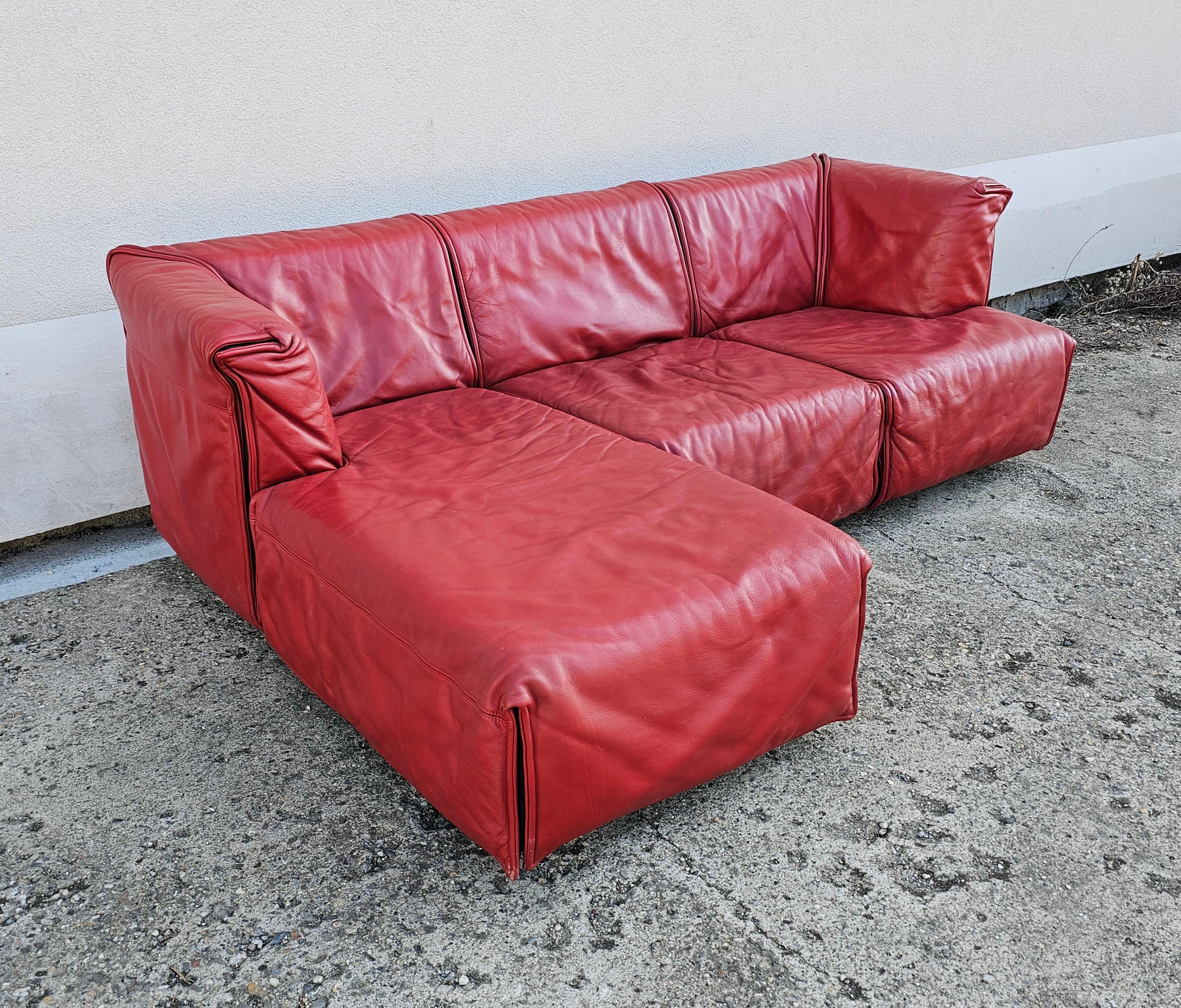 Ecksofa „cardigan“ entworfen von Vico Magistretti für Cassina, rotes Leder im Angebot 3